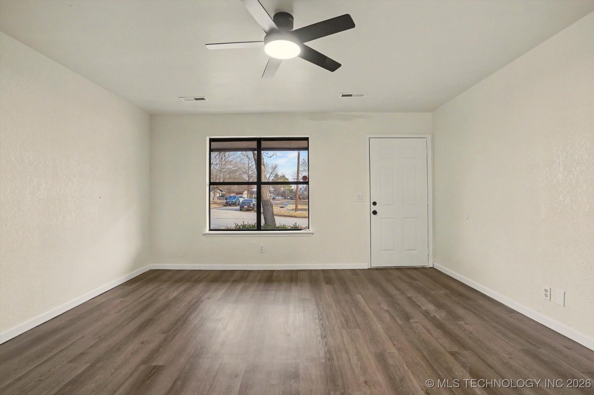 4609 W Charleston Street Property Photo 5