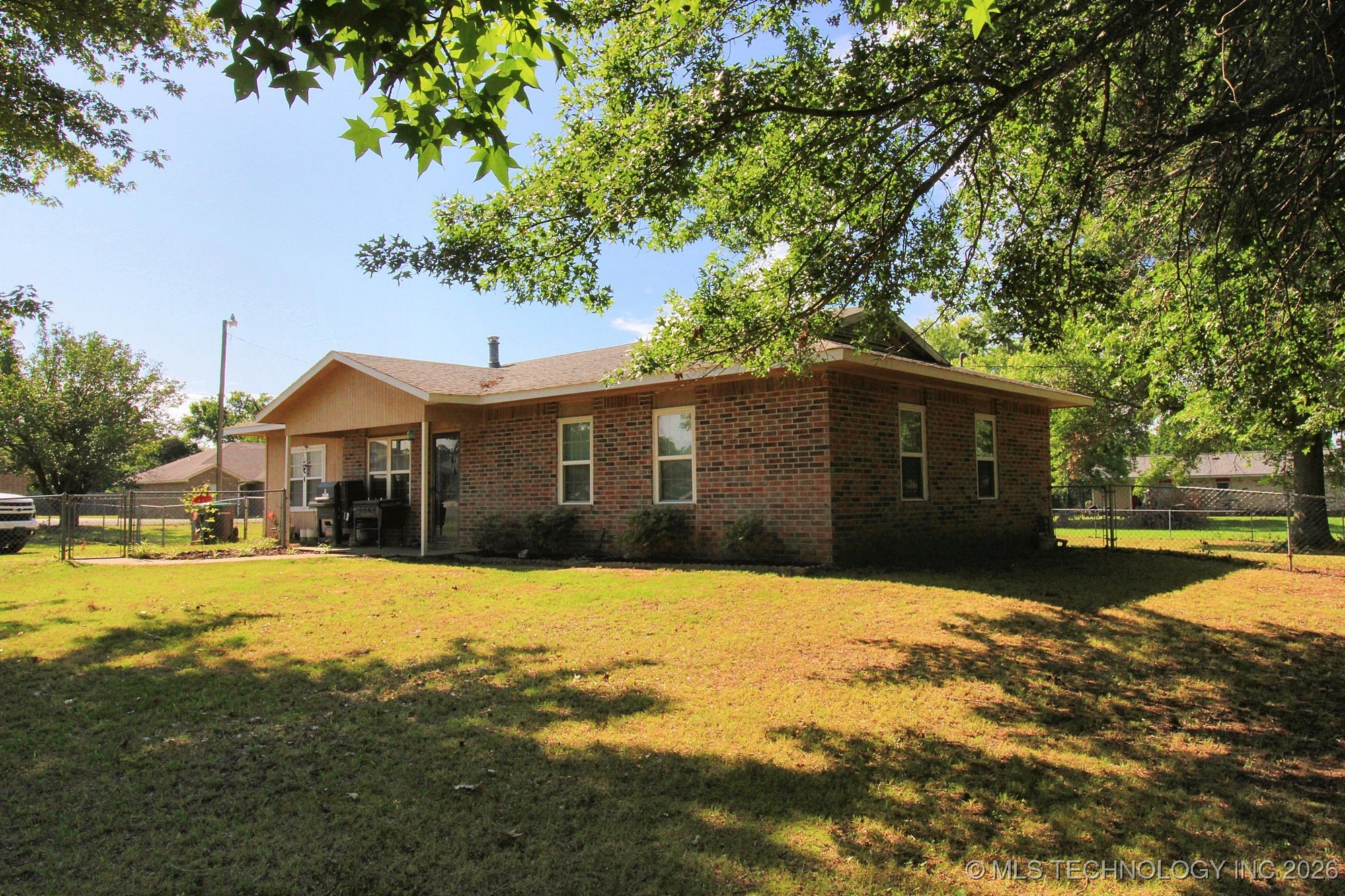 1518 E Hogner Street Property Photo 4