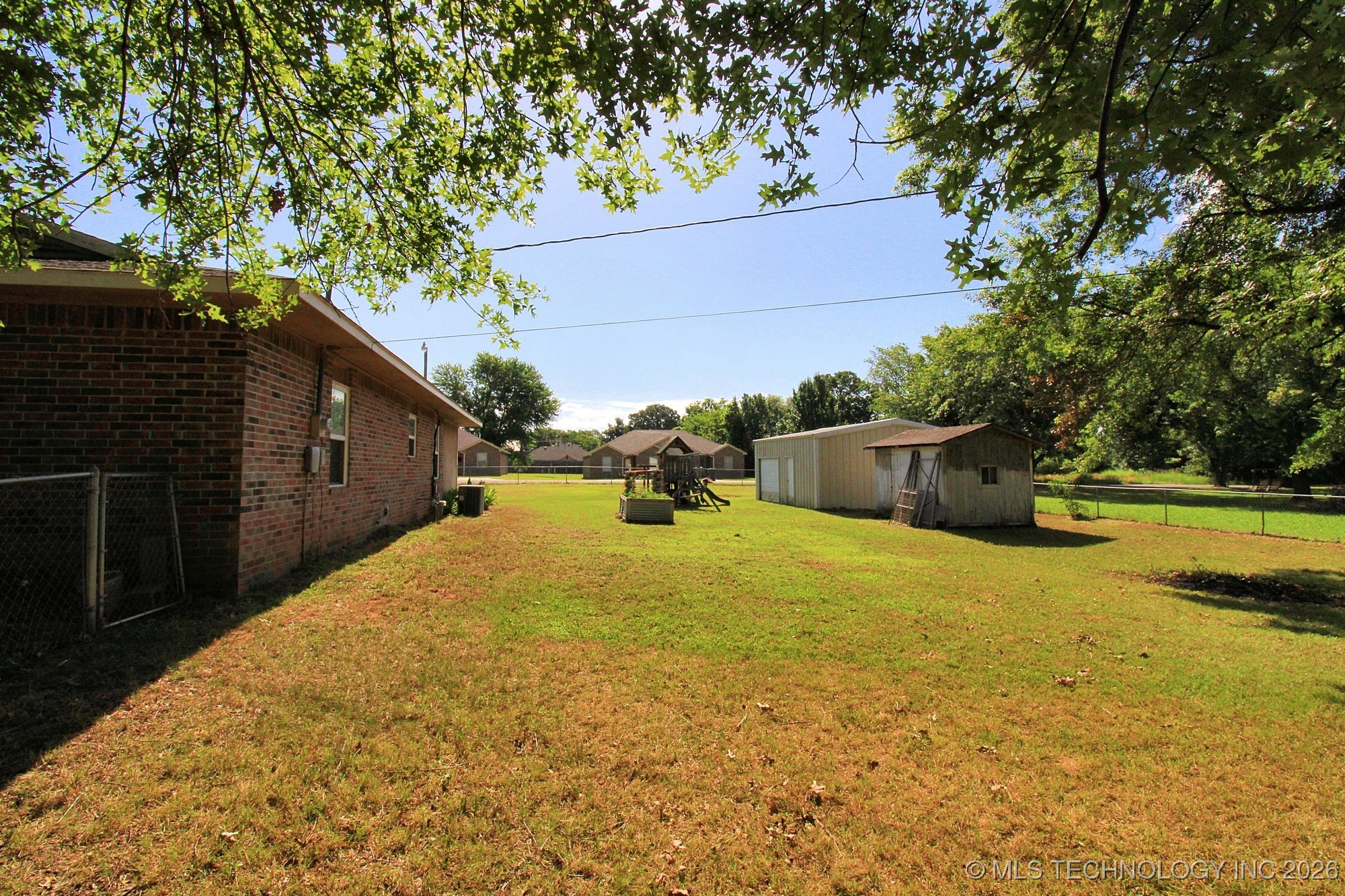 1518 E Hogner Street Property Photo 6