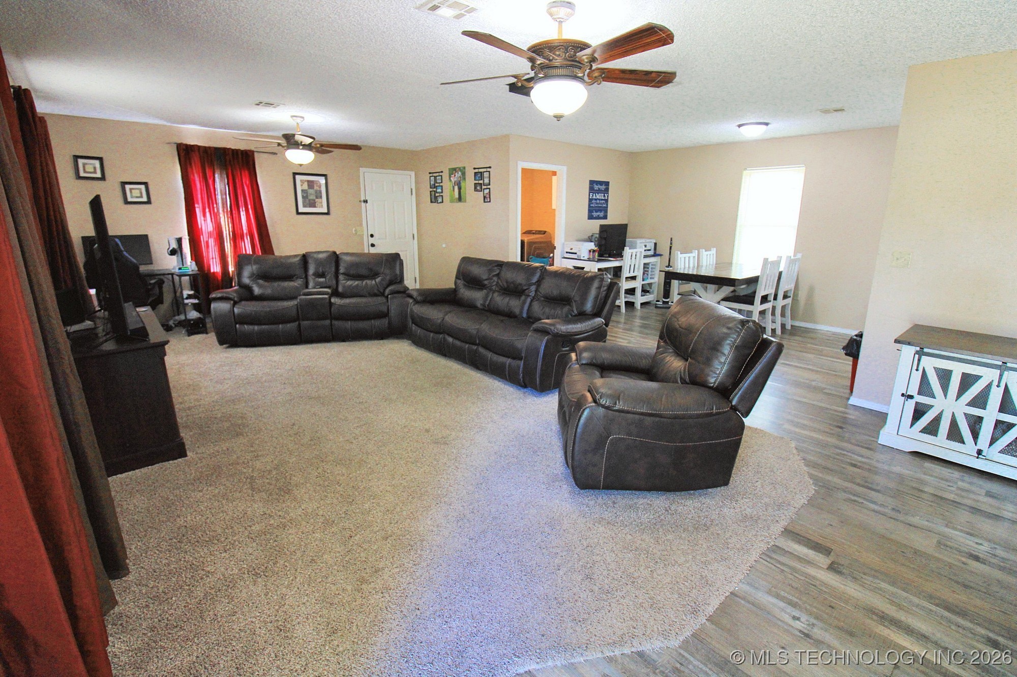 1518 E Hogner Street Property Photo 9