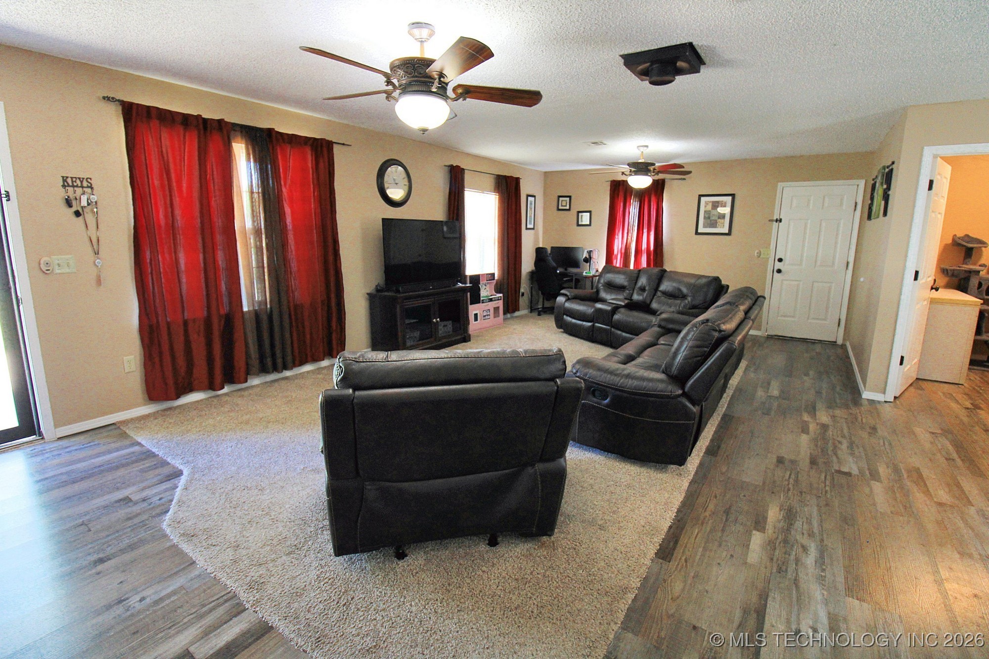 1518 E Hogner Street Property Photo 10