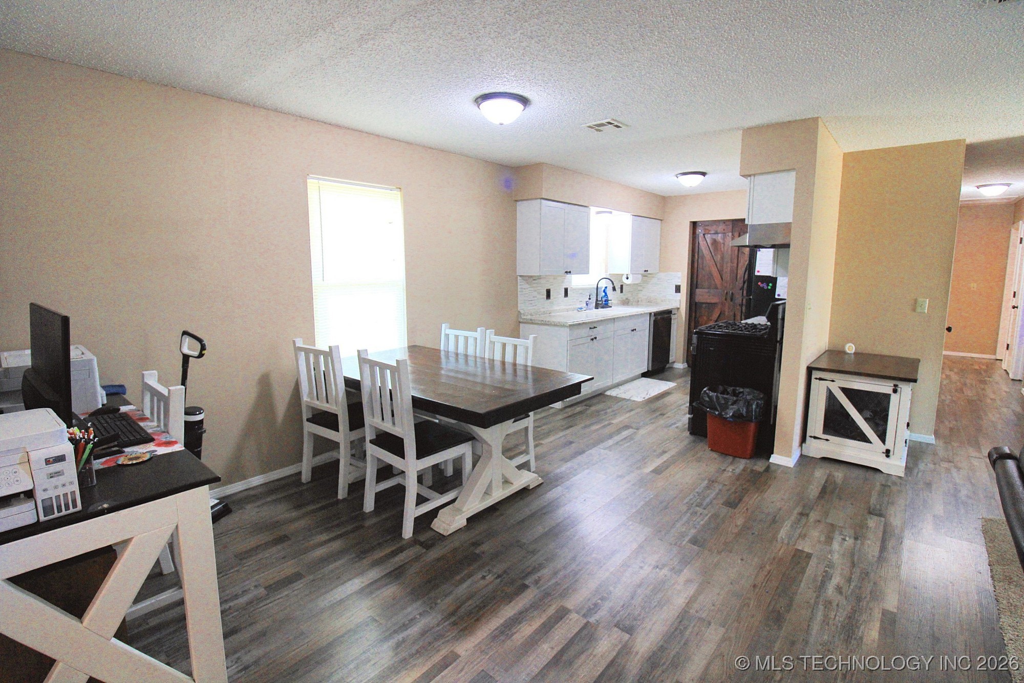 1518 E Hogner Street Property Photo 11