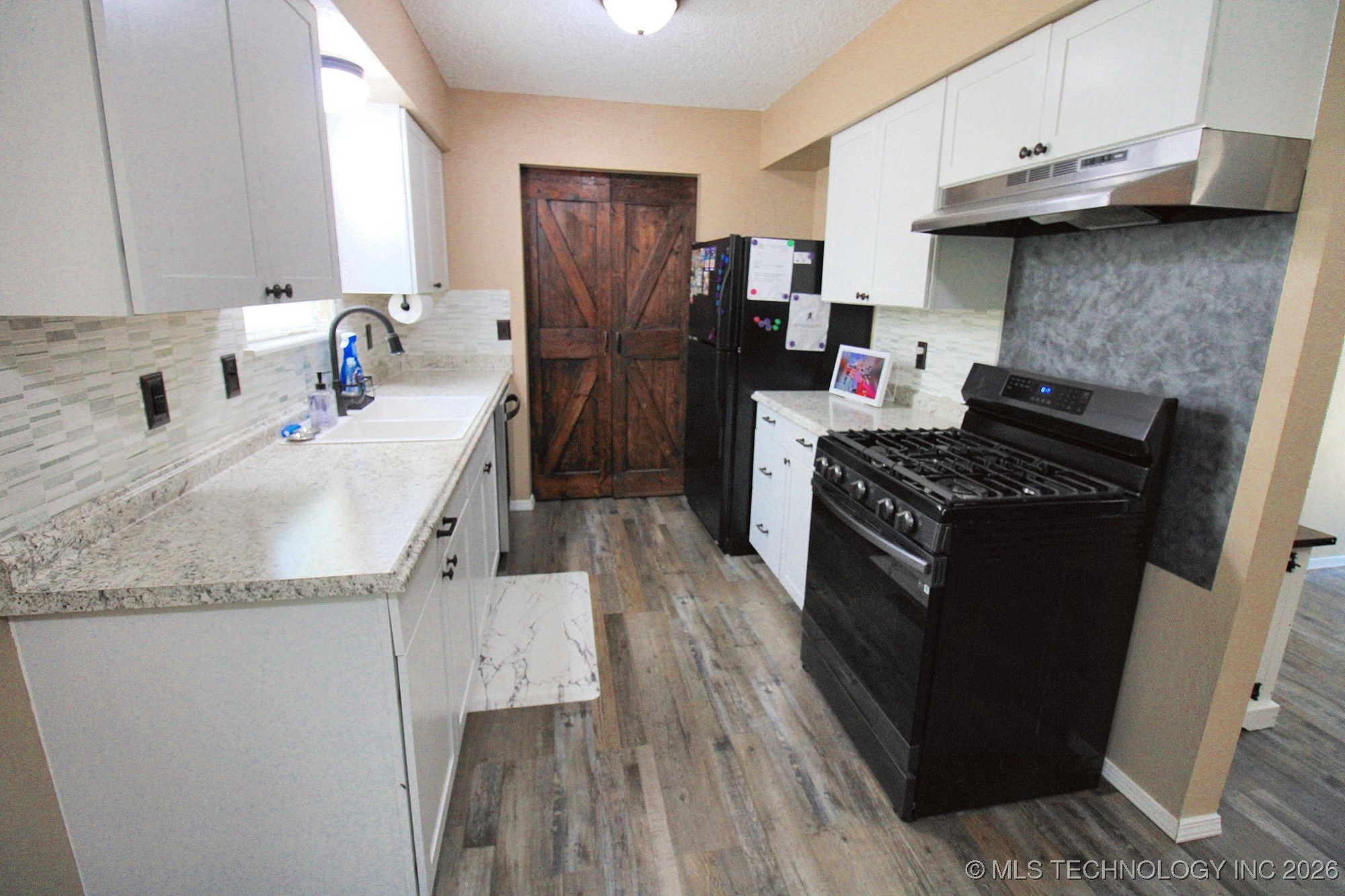 1518 E Hogner Street Property Photo 13