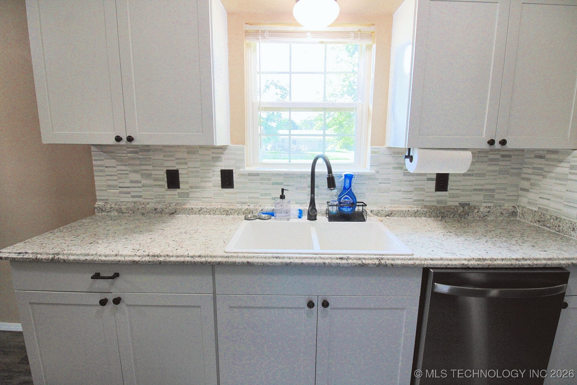 1518 E Hogner Street Property Photo 14