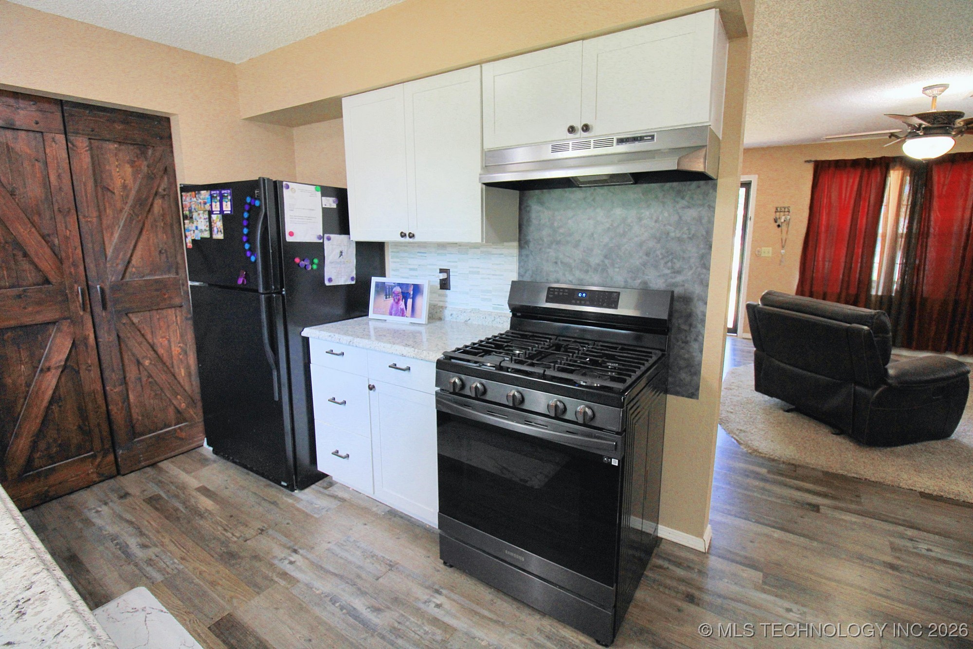 1518 E Hogner Street Property Photo 16