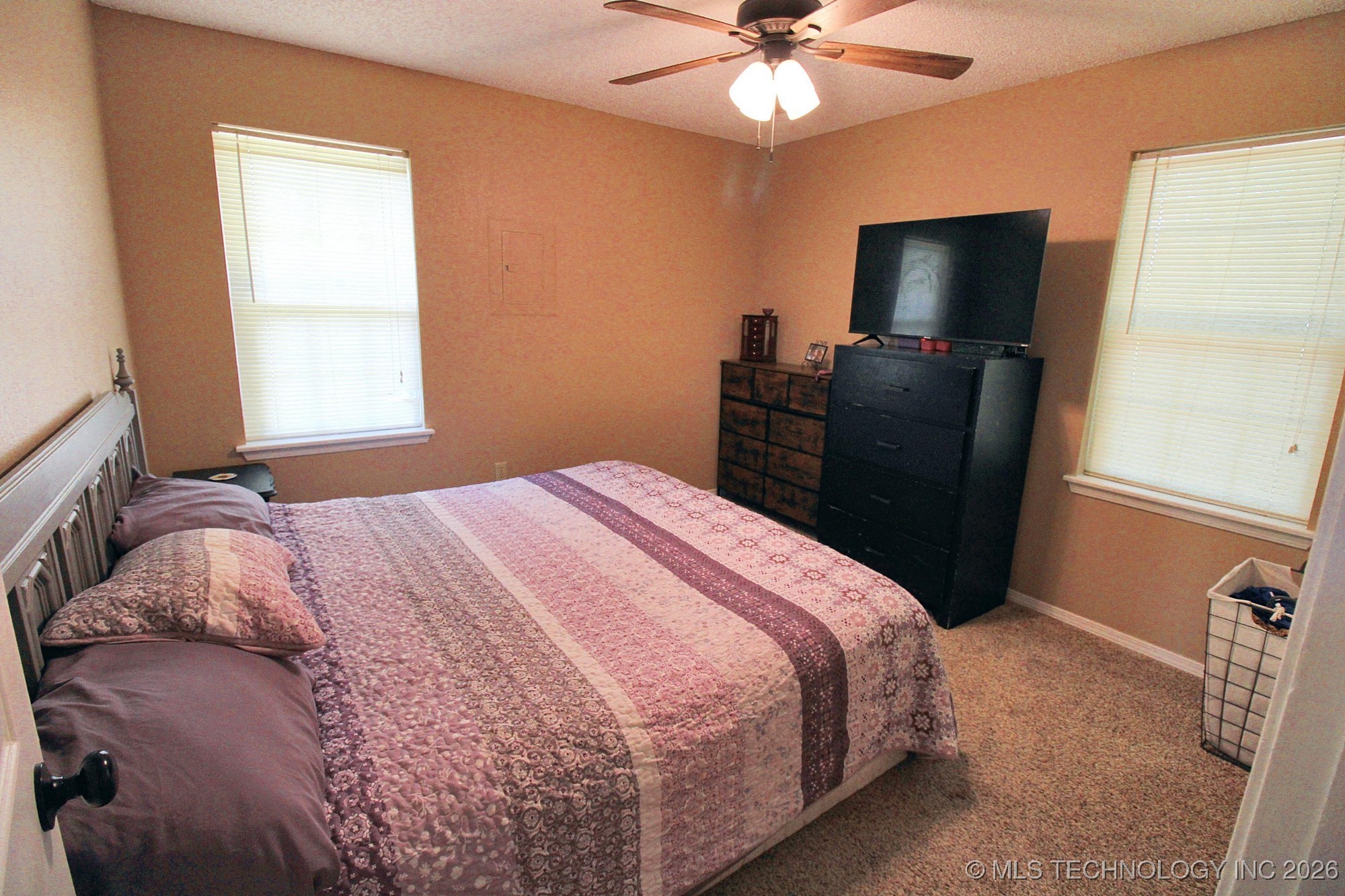 1518 E Hogner Street Property Photo 18