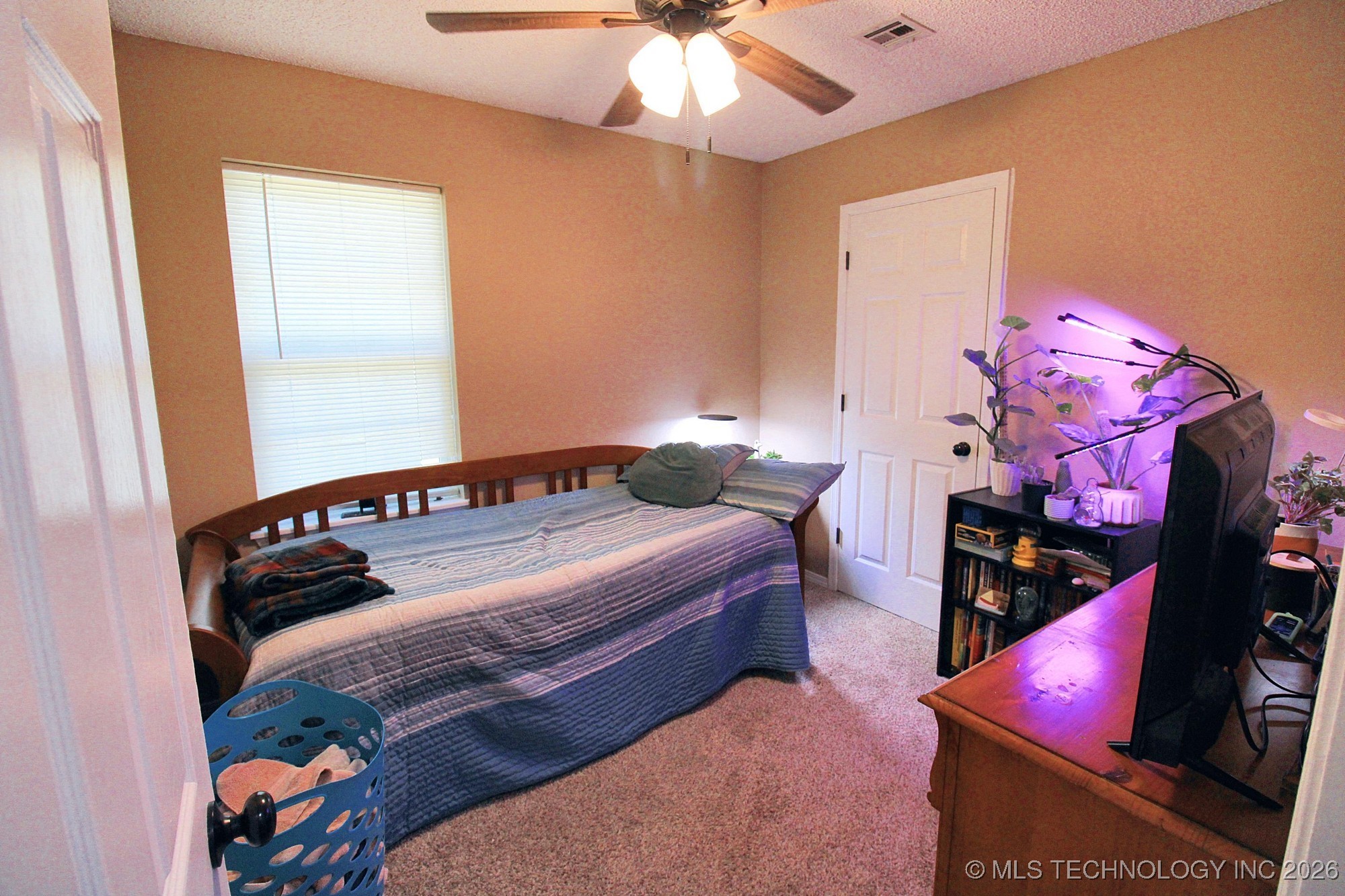 1518 E Hogner Street Property Photo 24