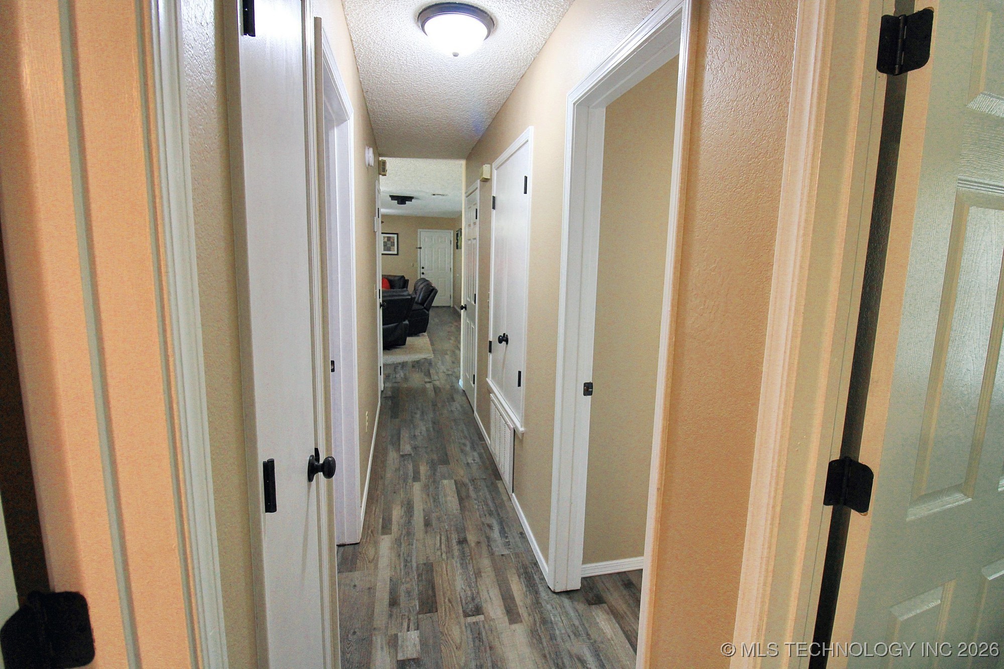 1518 E Hogner Street Property Photo 28