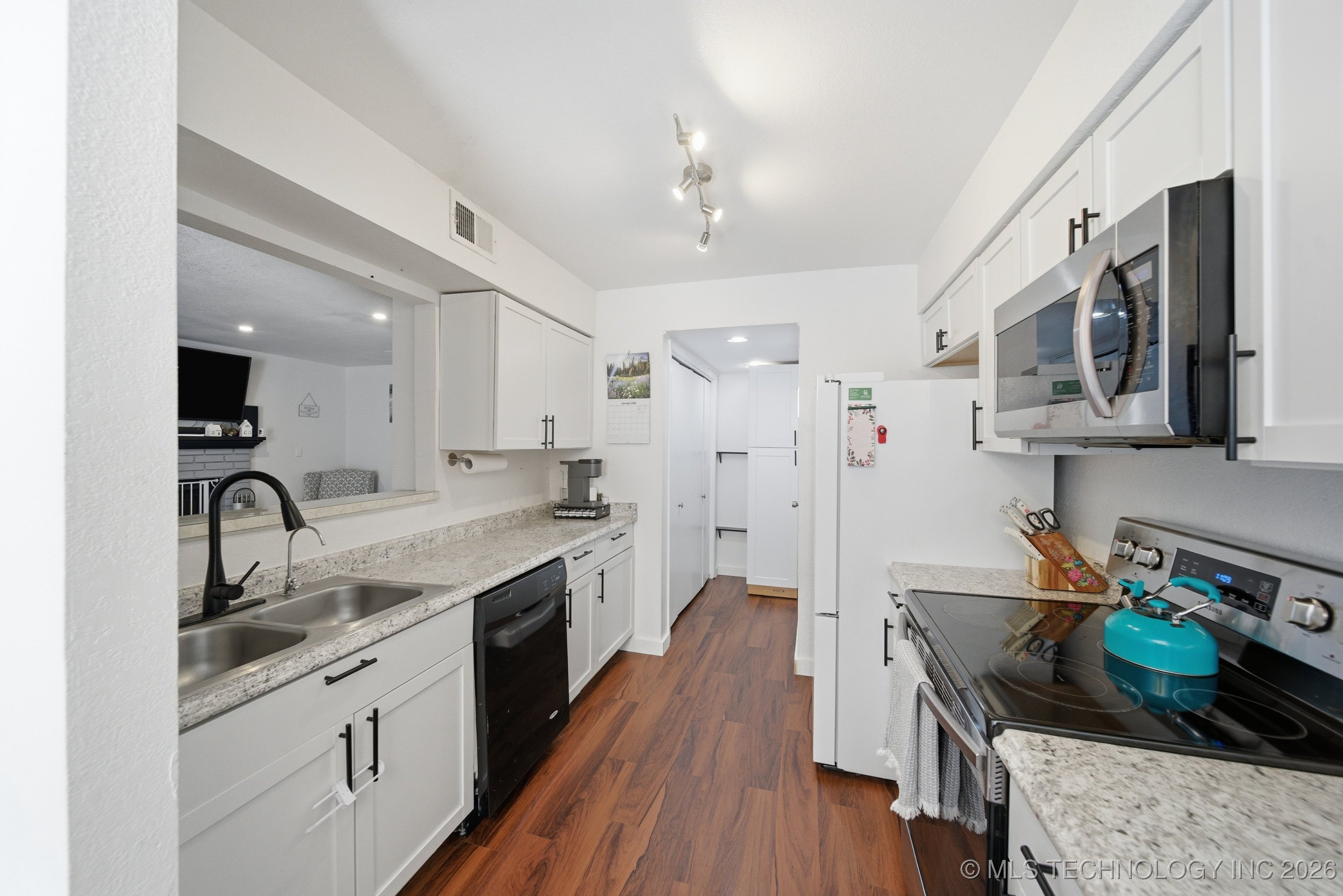 2850 E 90th Street 1208 Property Photo 9