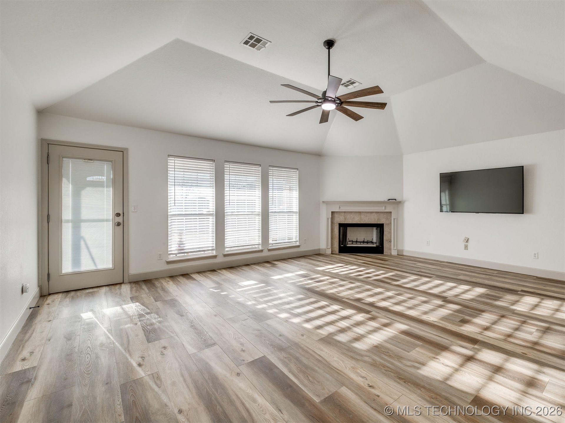 520 S 50th Place Property Photo 9