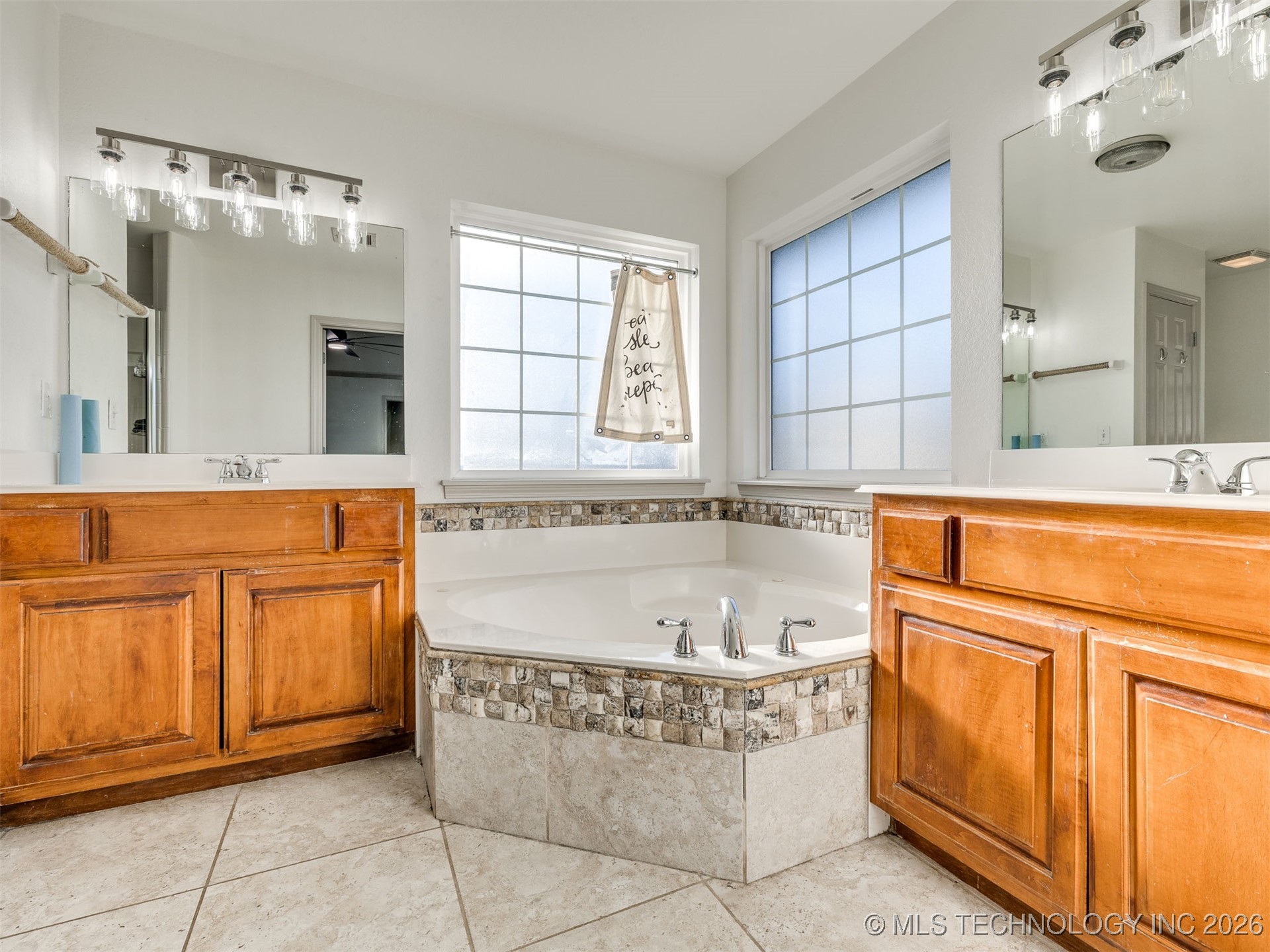 520 S 50th Place Property Photo 15