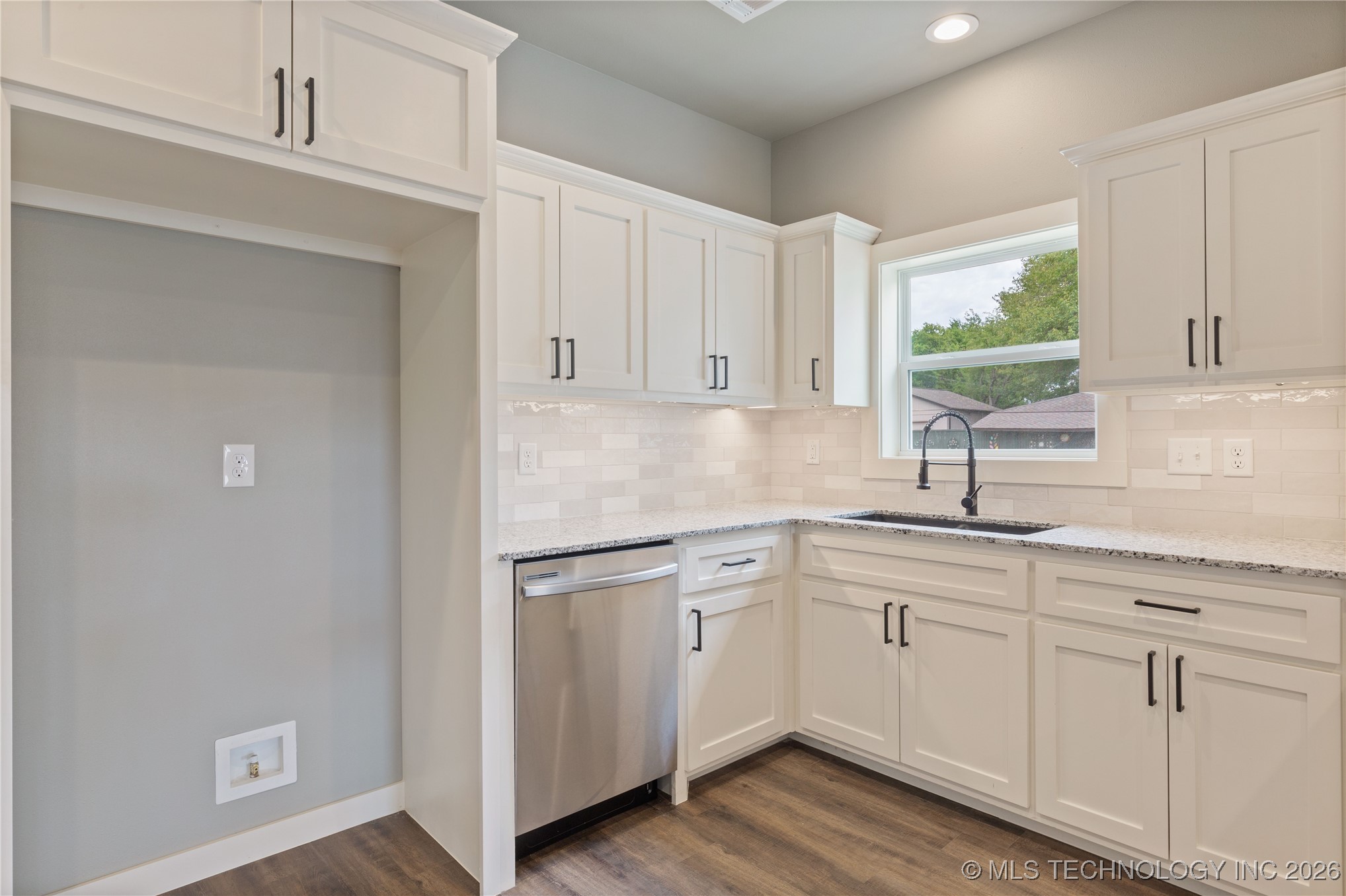 2125 E 2nd Street Property Photo 12