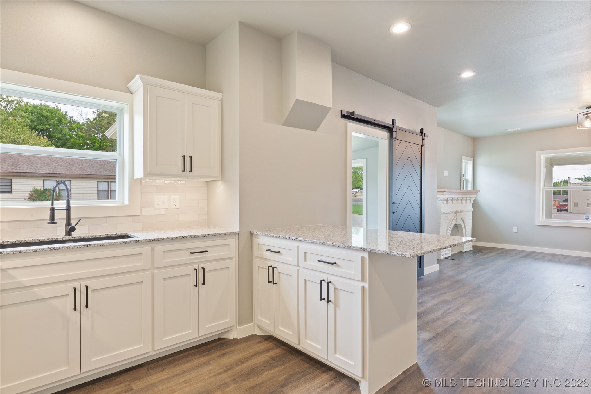 2125 E 2nd Street Property Photo 14