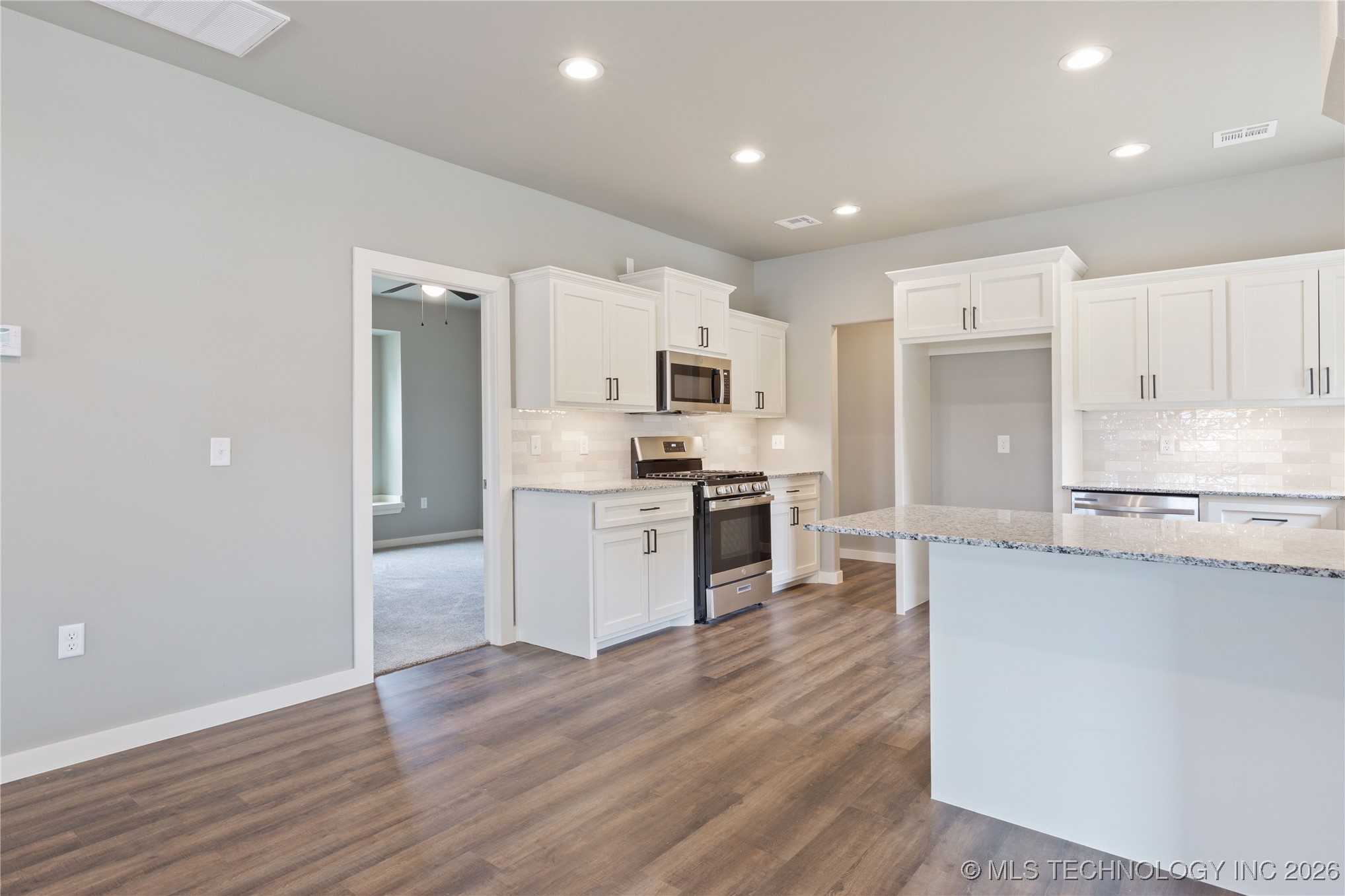 2125 E 2nd Street Property Photo 15