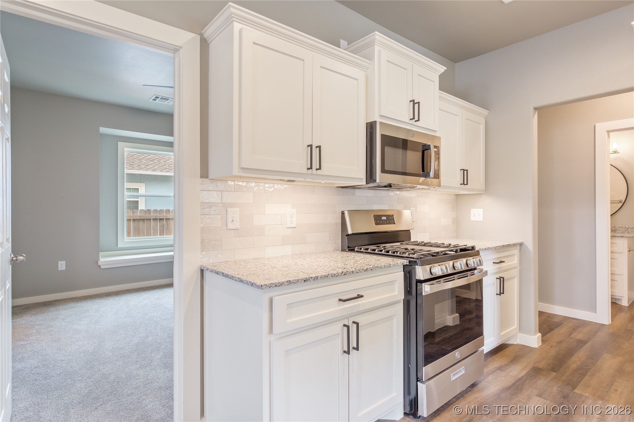 2125 E 2nd Street Property Photo 16