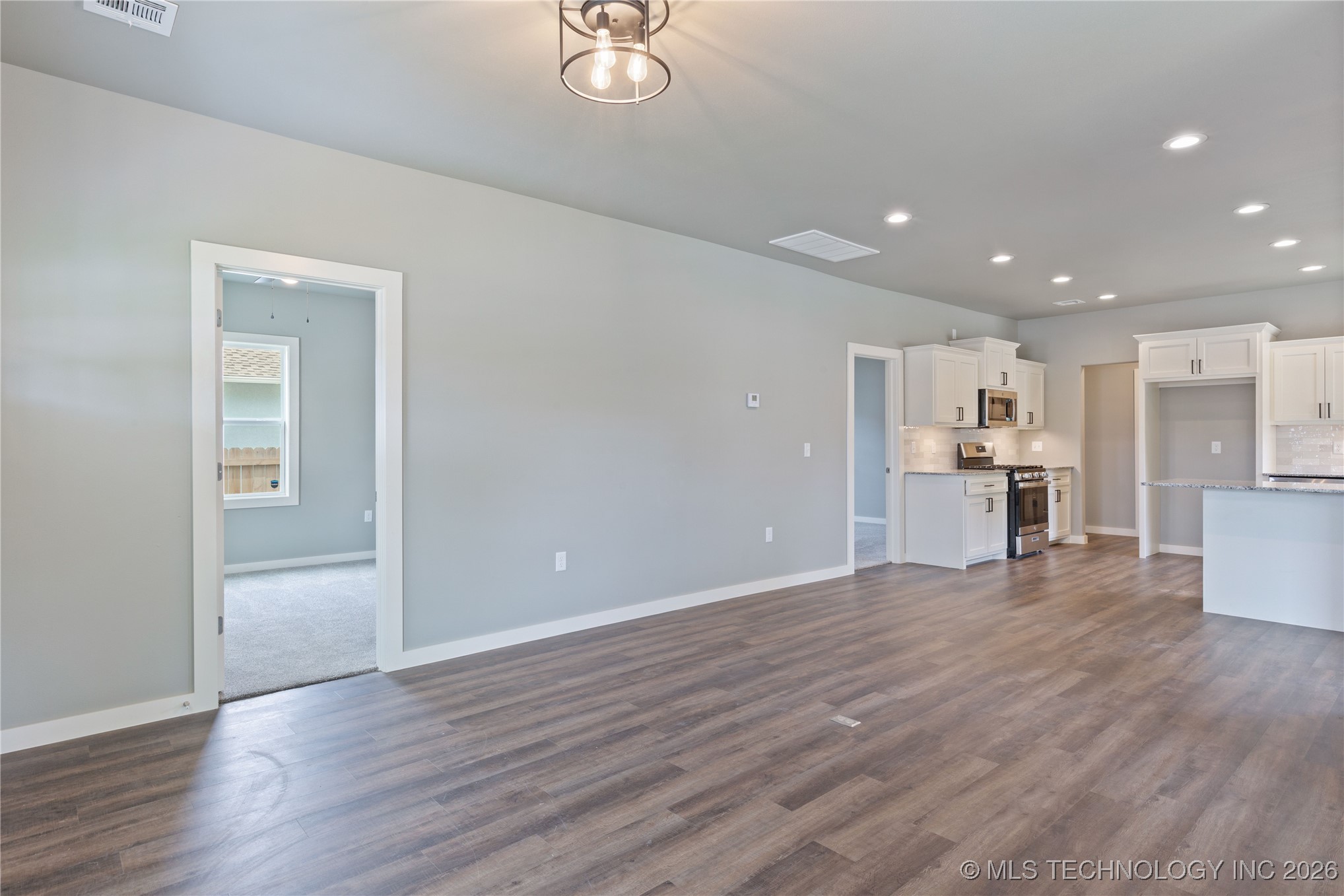 2125 E 2nd Street Property Photo 17