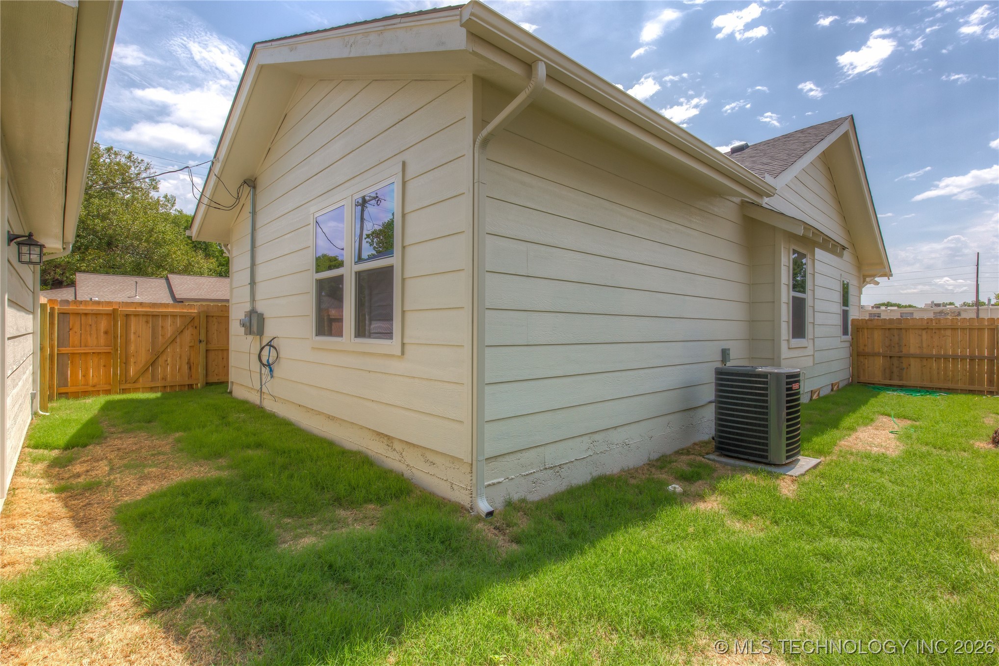 2125 E 2nd Street Property Photo 31