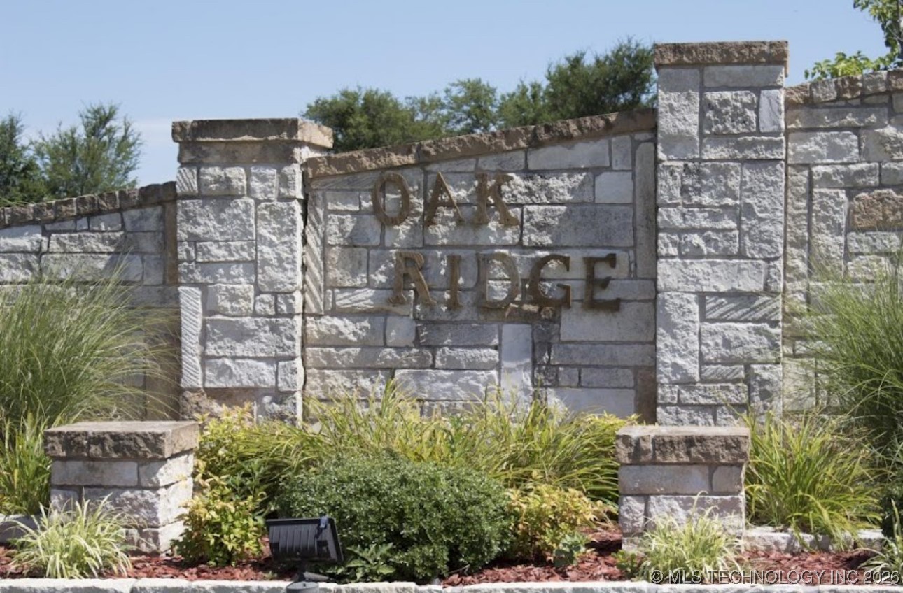 1891 River Oak Property Photo 3