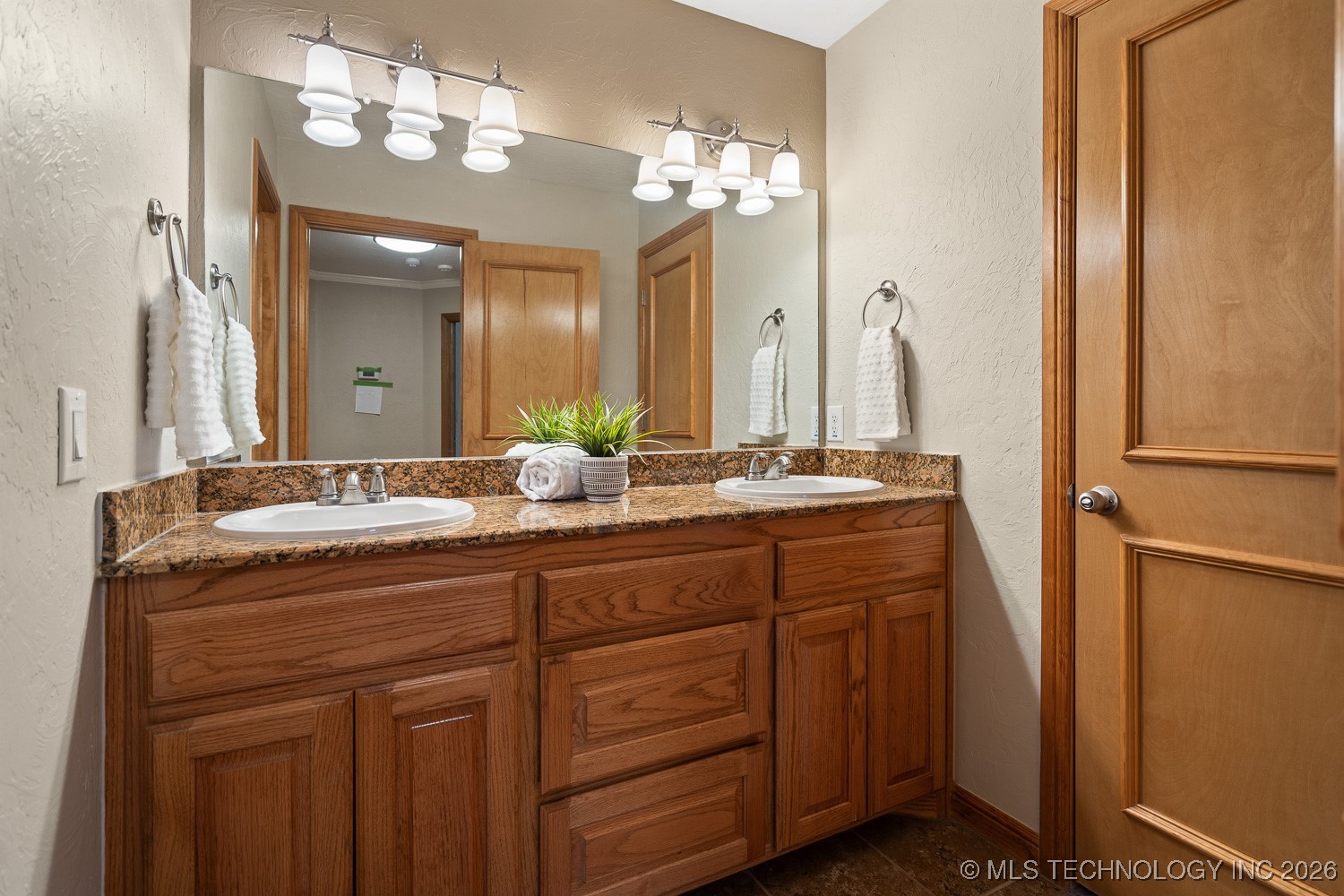 1702 Olive Street Property Photo 30