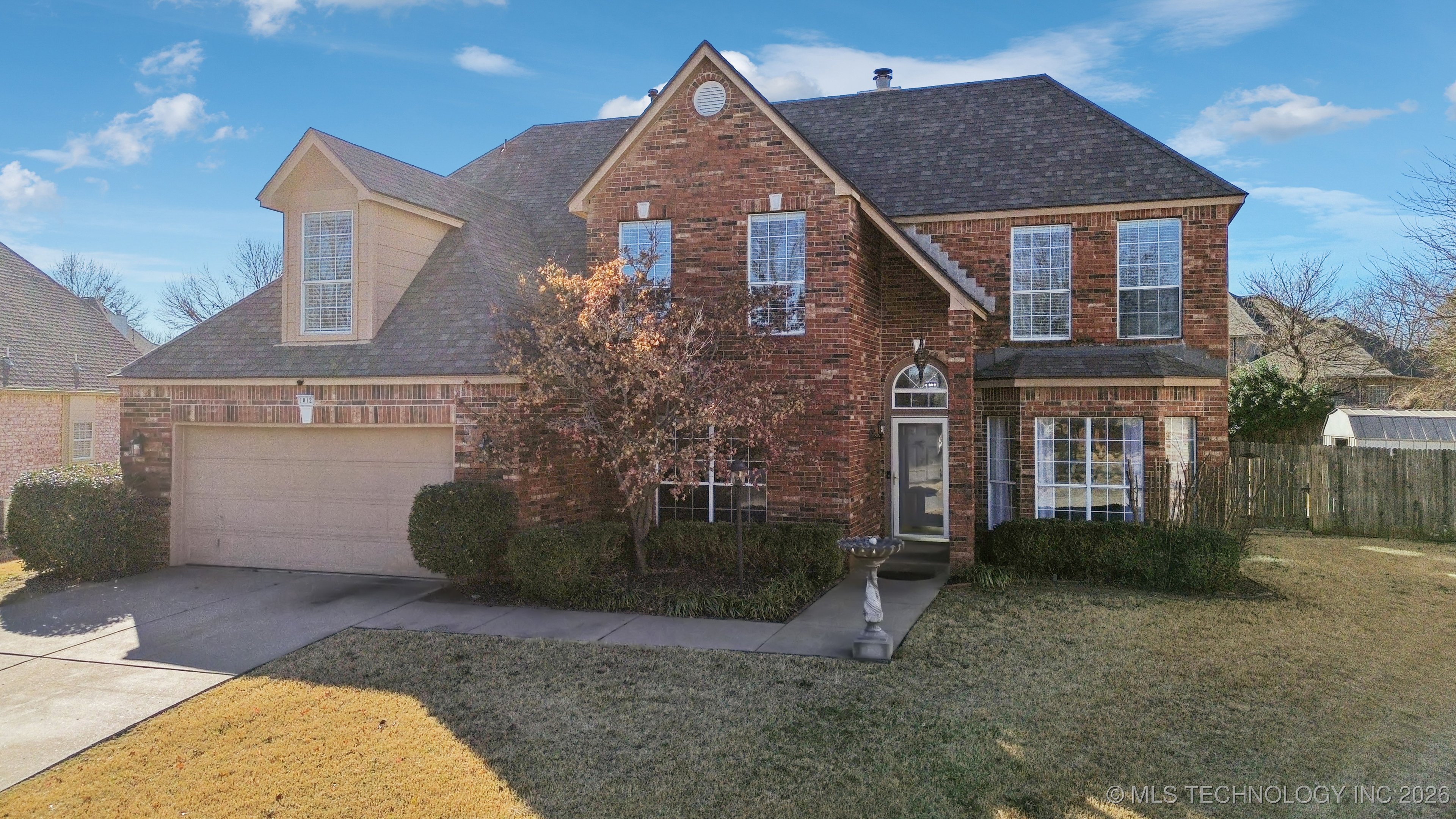 1012 S Willow Avenue Property Photo 1