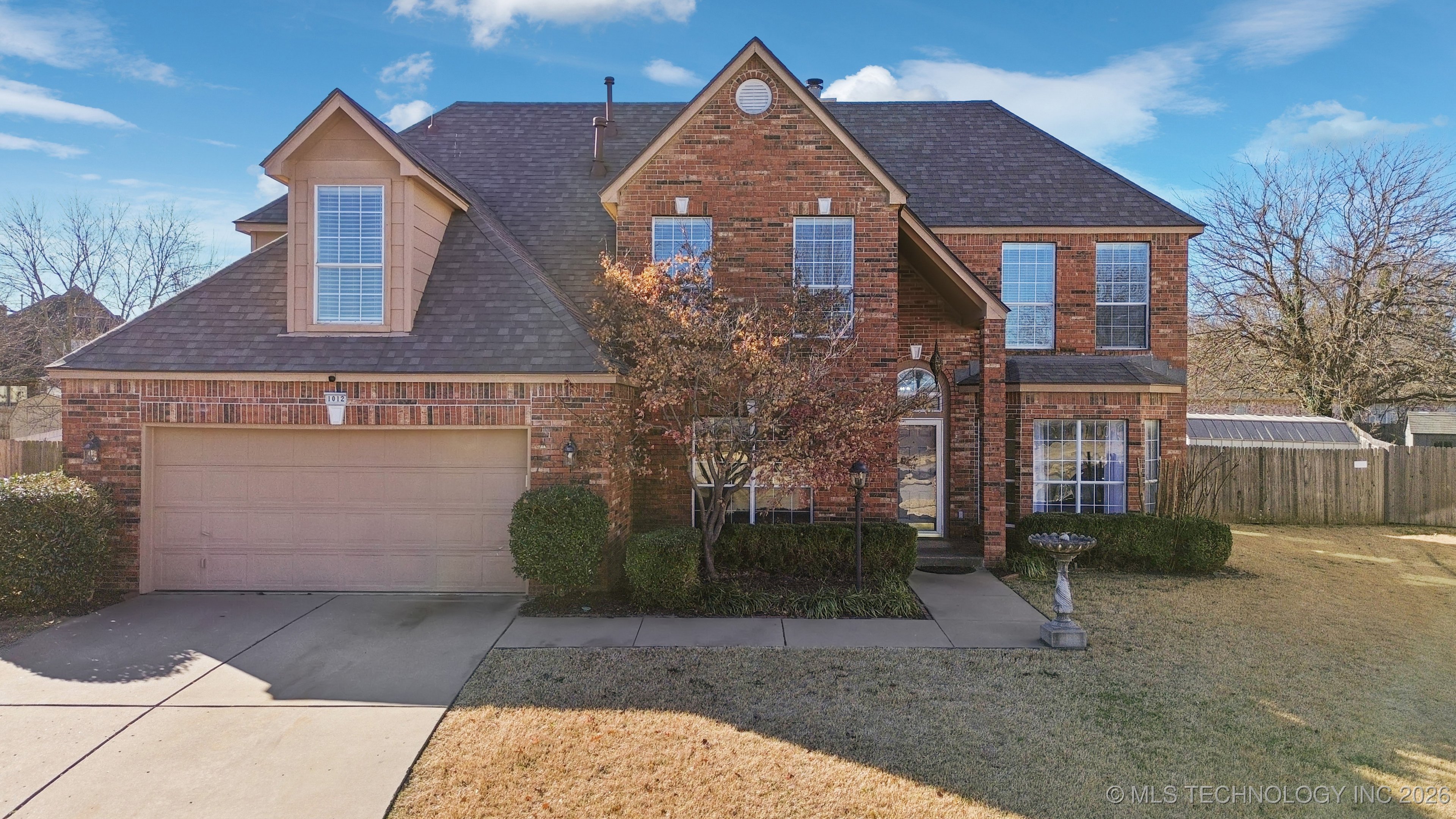 1012 S Willow Avenue Property Photo 2