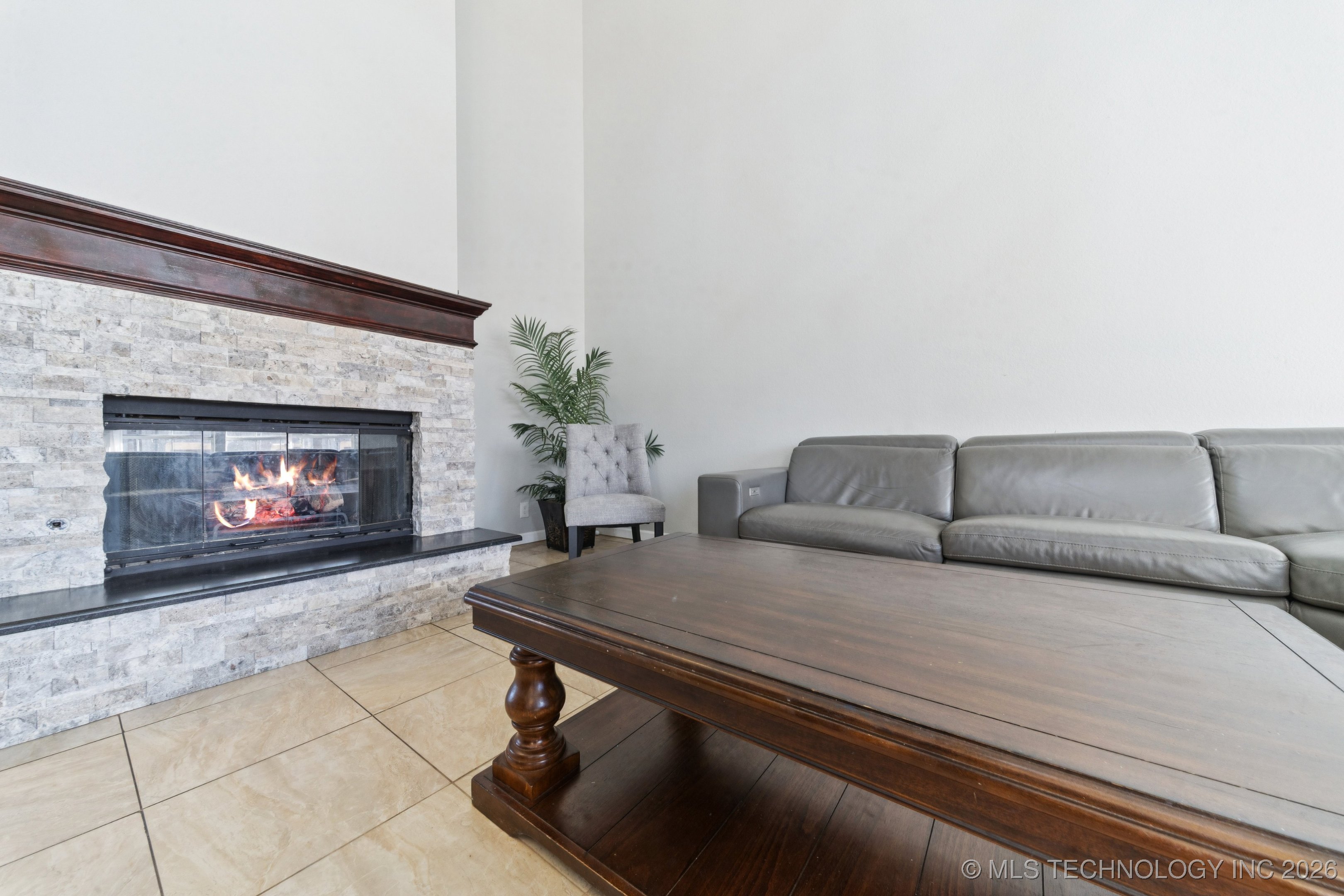 1012 S Willow Avenue Property Photo 10