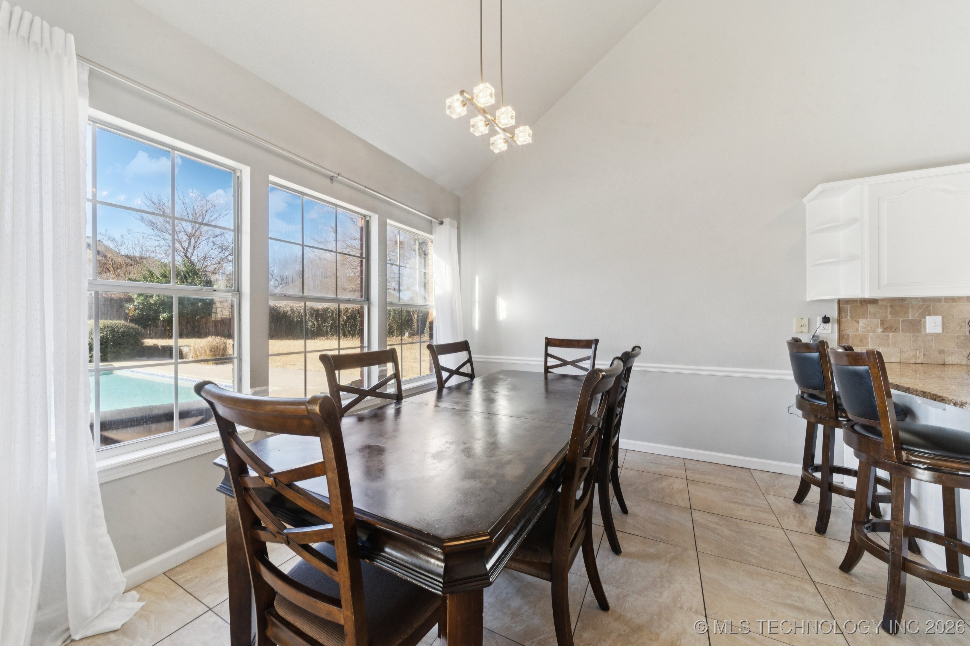 1012 S Willow Avenue Property Photo 11