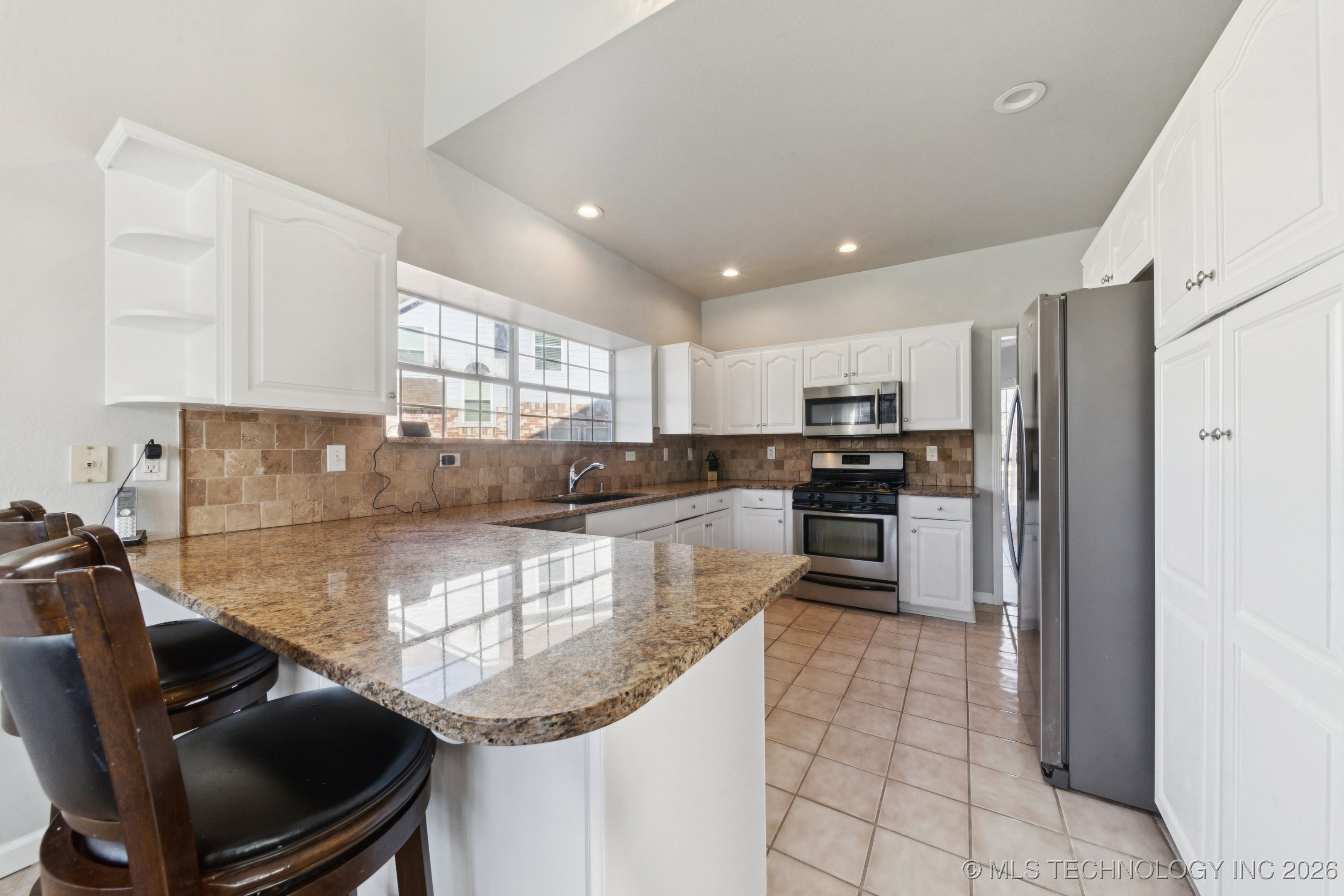 1012 S Willow Avenue Property Photo 13