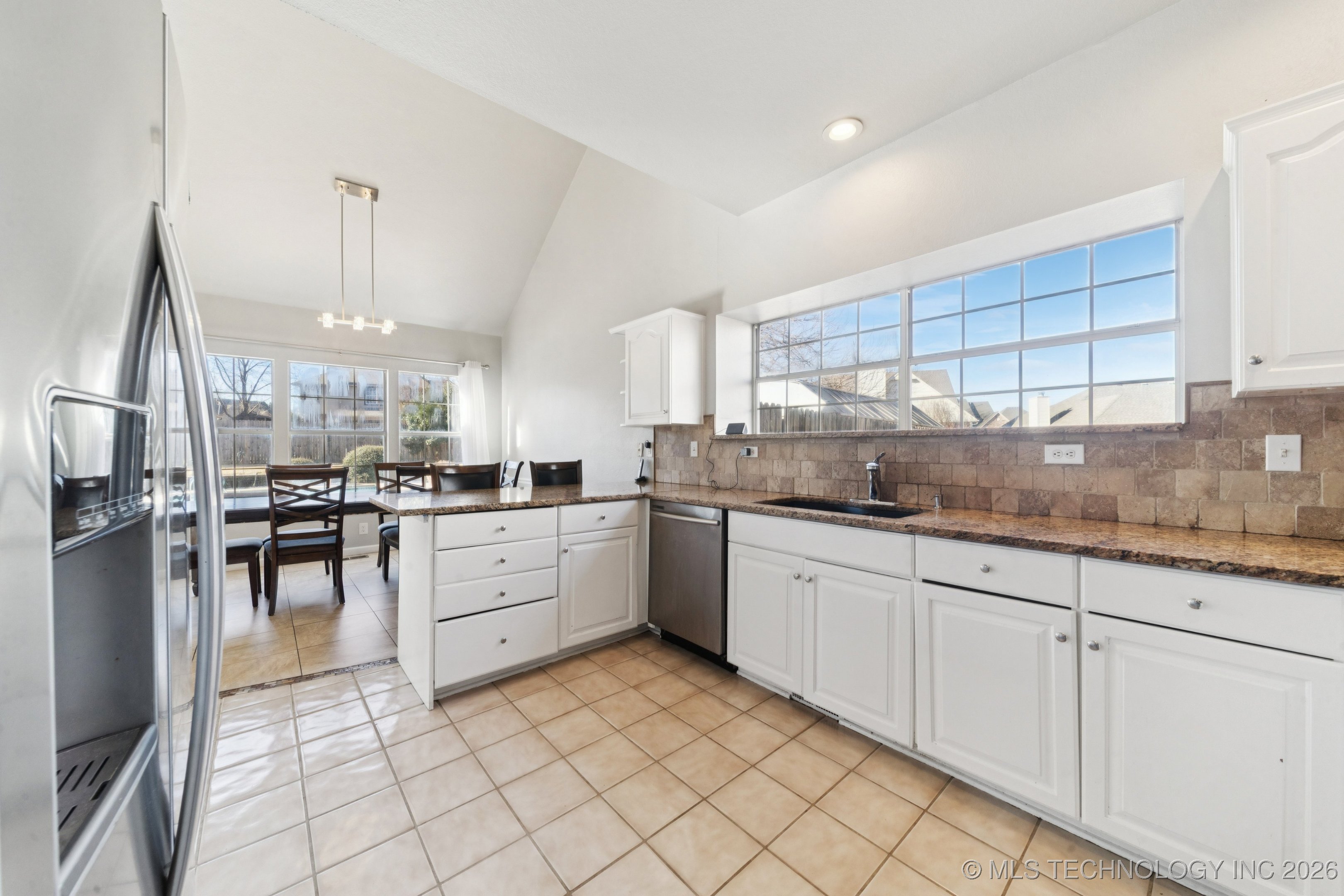 1012 S Willow Avenue Property Photo 14