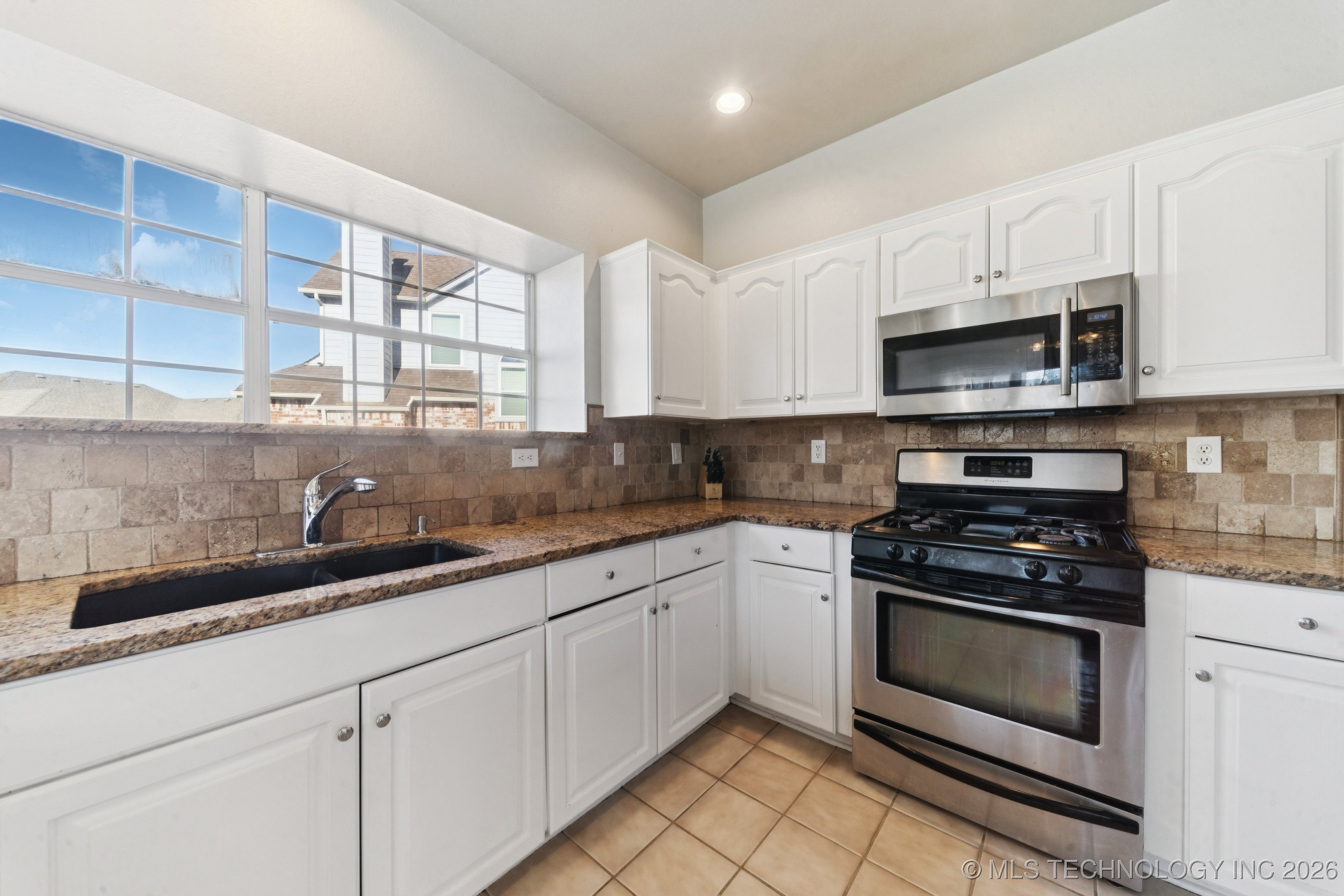 1012 S Willow Avenue Property Photo 16