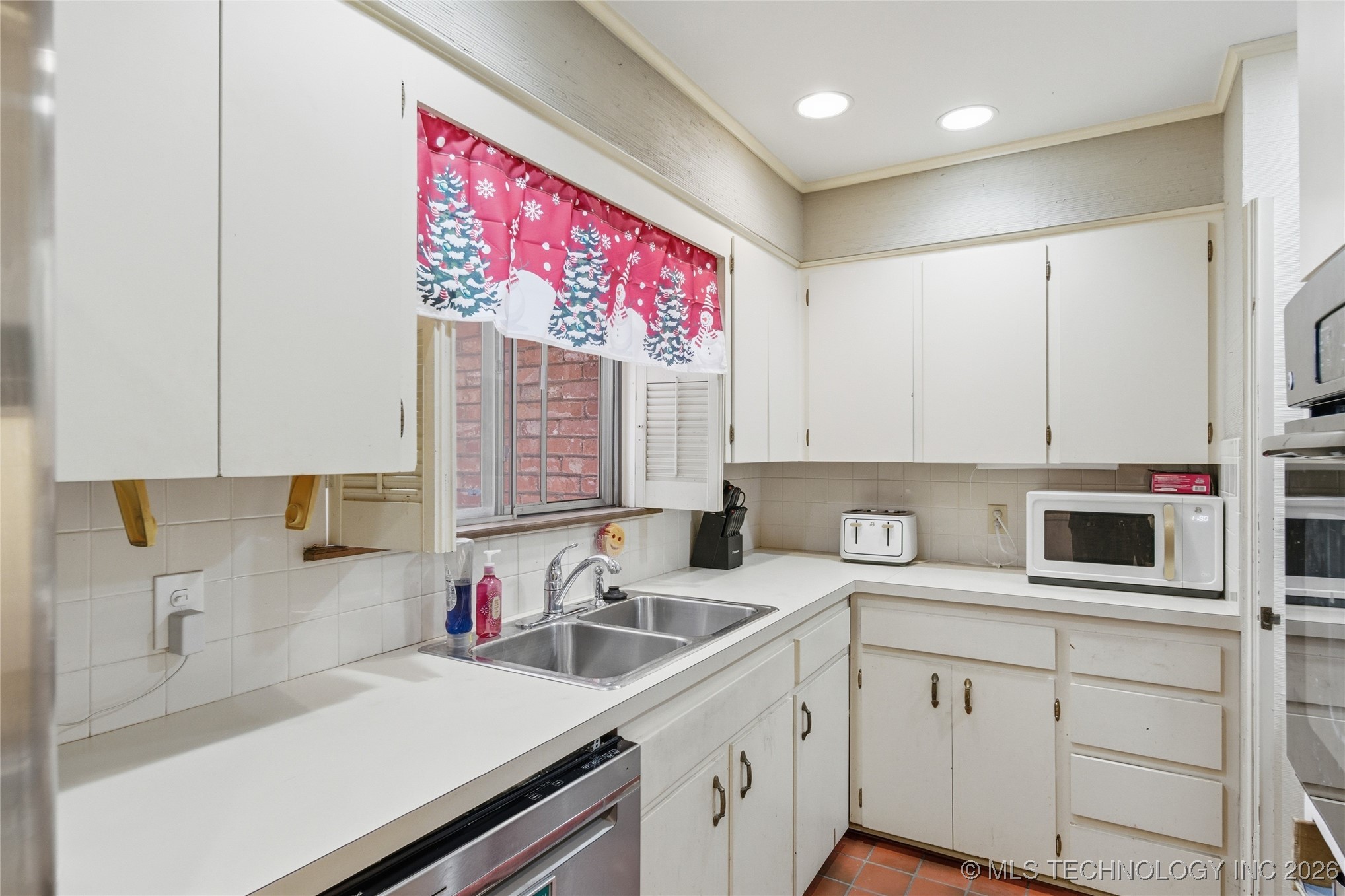 6011 E 57th Street Property Photo 13