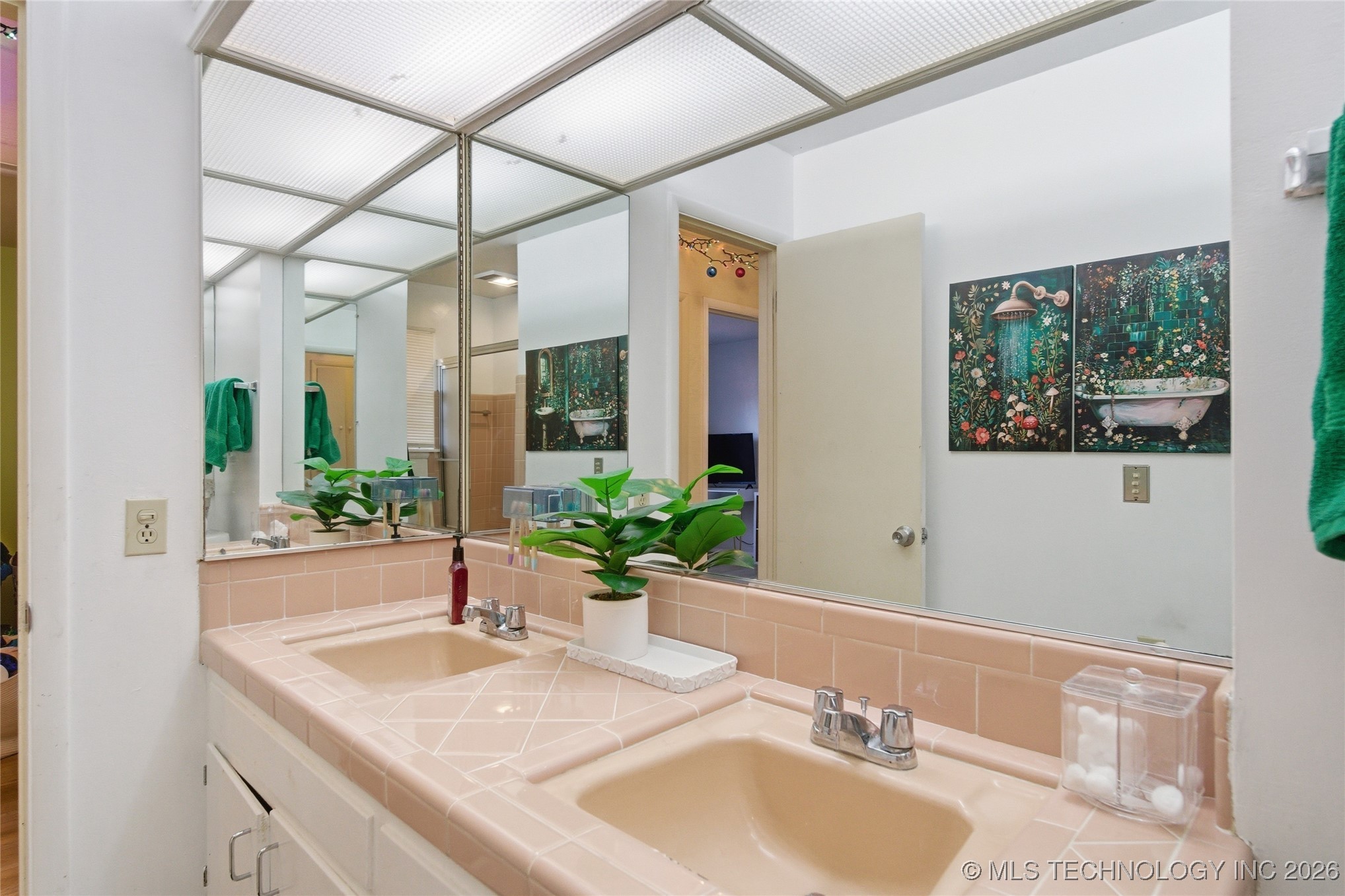 6011 E 57th Street Property Photo 21