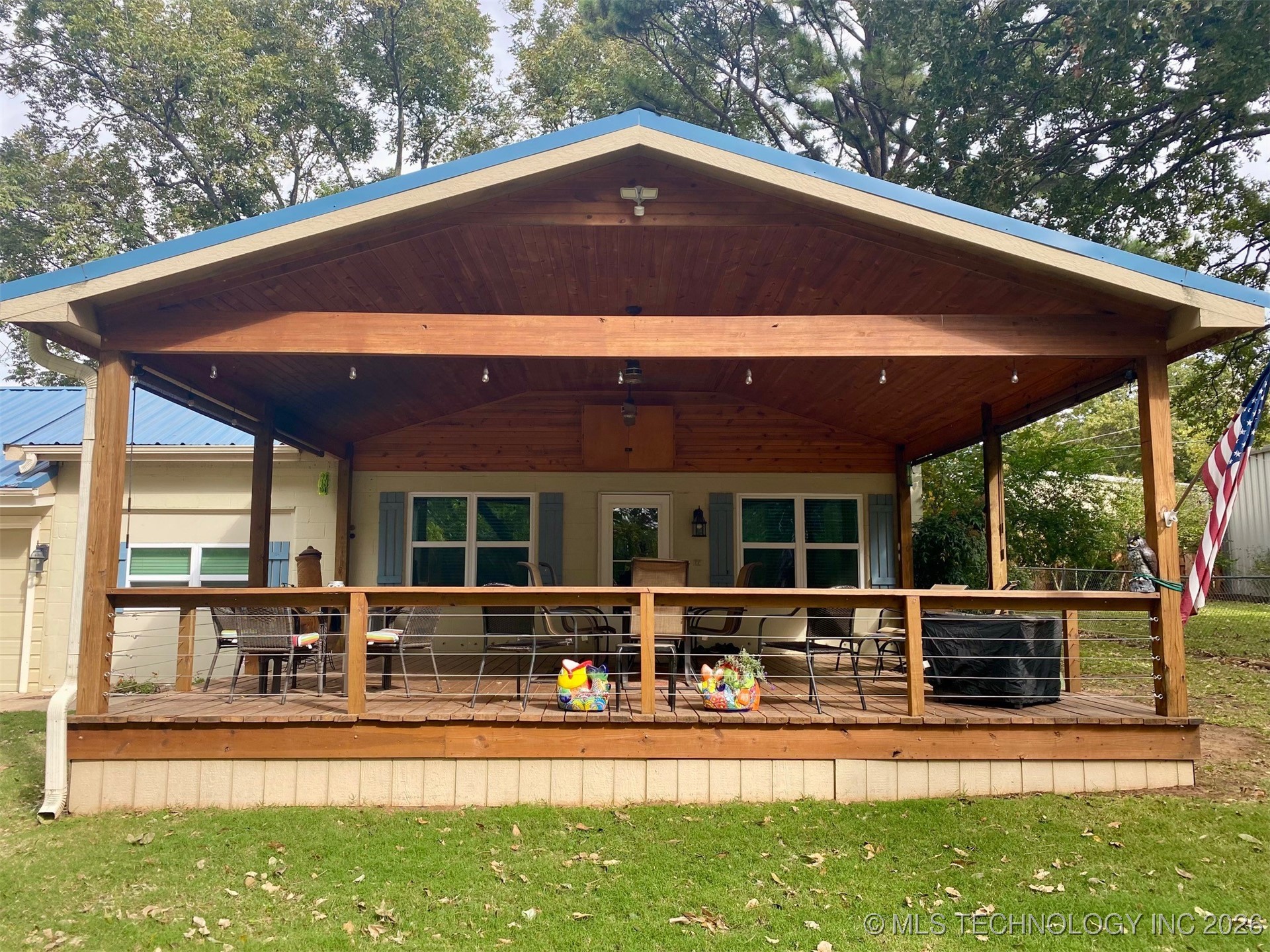 8908 Pear Street Property Photo 2