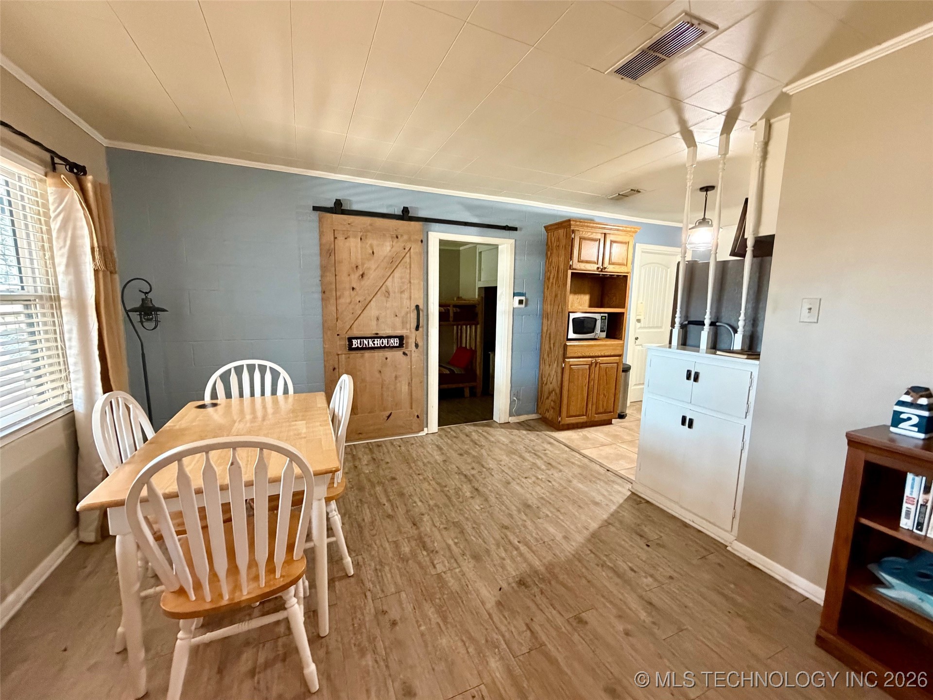 8908 Pear Street Property Photo 4