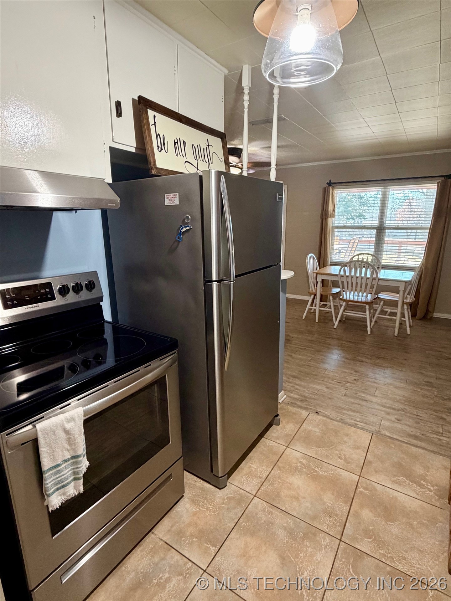 8908 Pear Street Property Photo 6