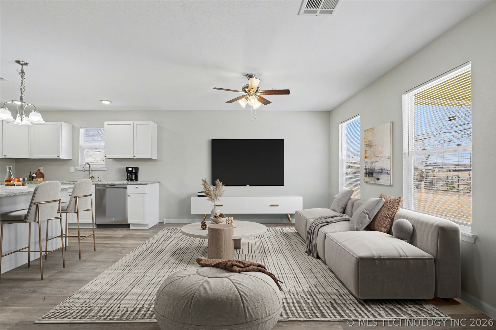 1025 N Quincy Avenue Property Photo 5