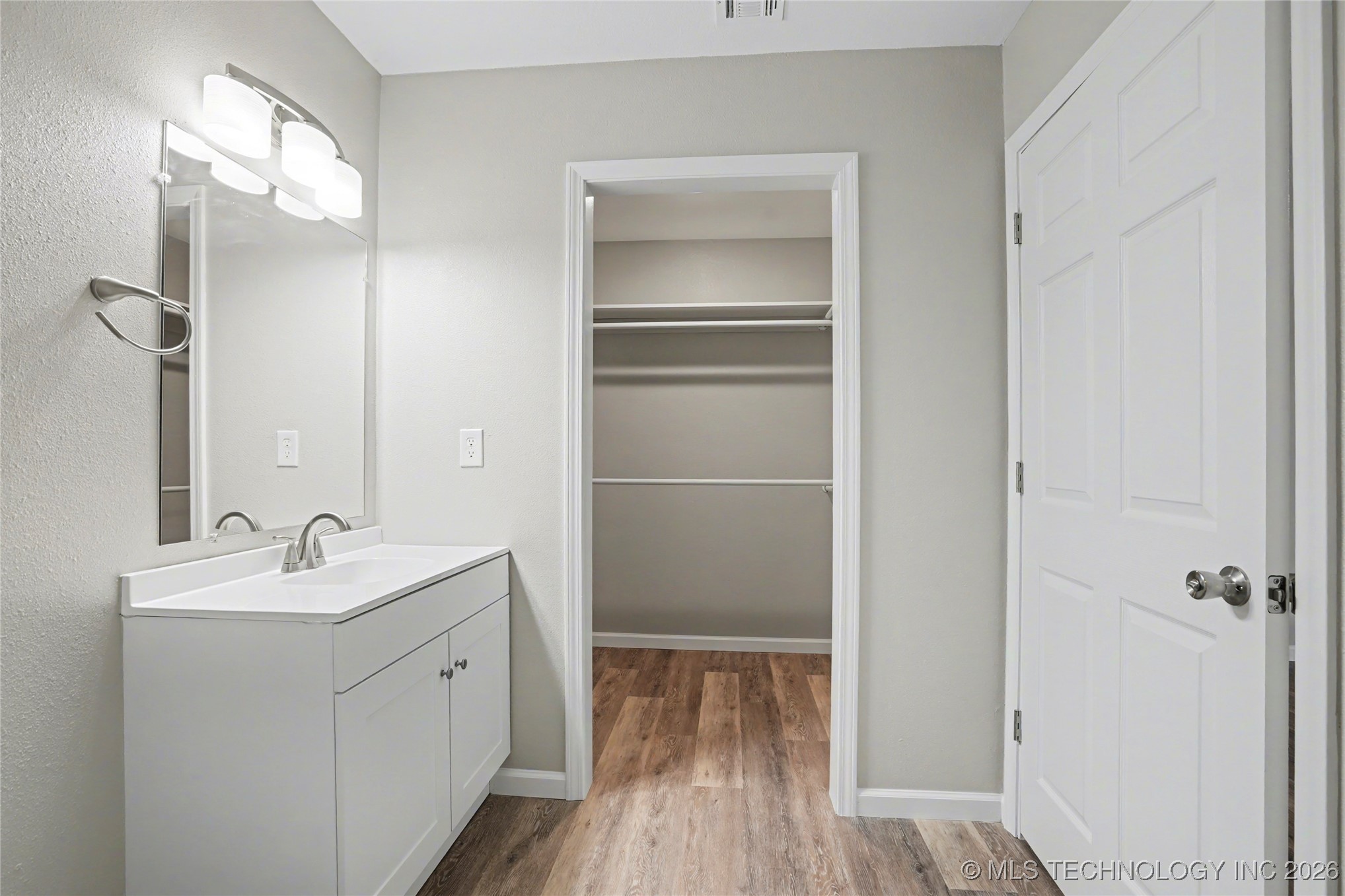 1025 N Quincy Avenue Property Photo 9