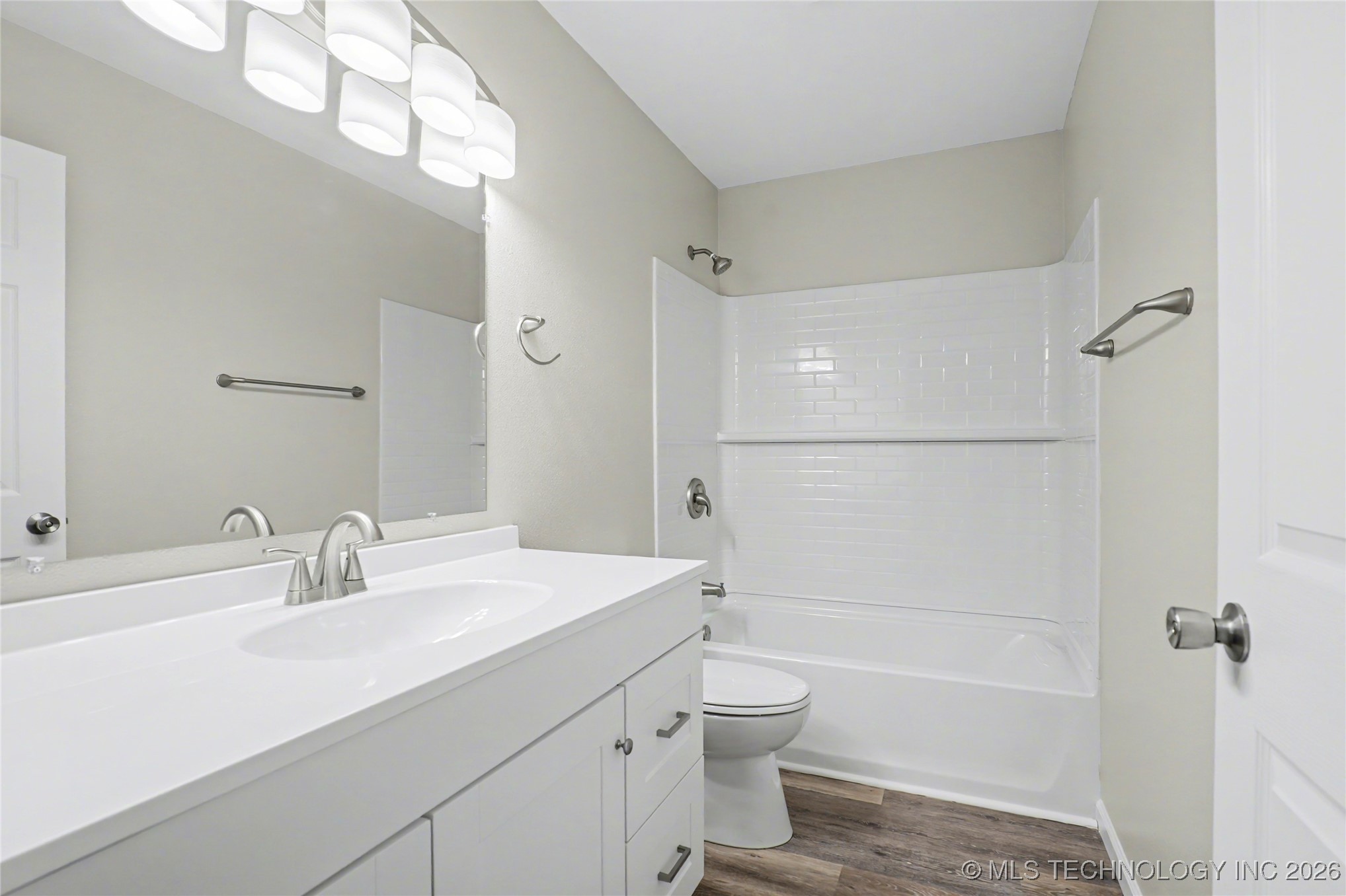 1025 N Quincy Avenue Property Photo 11