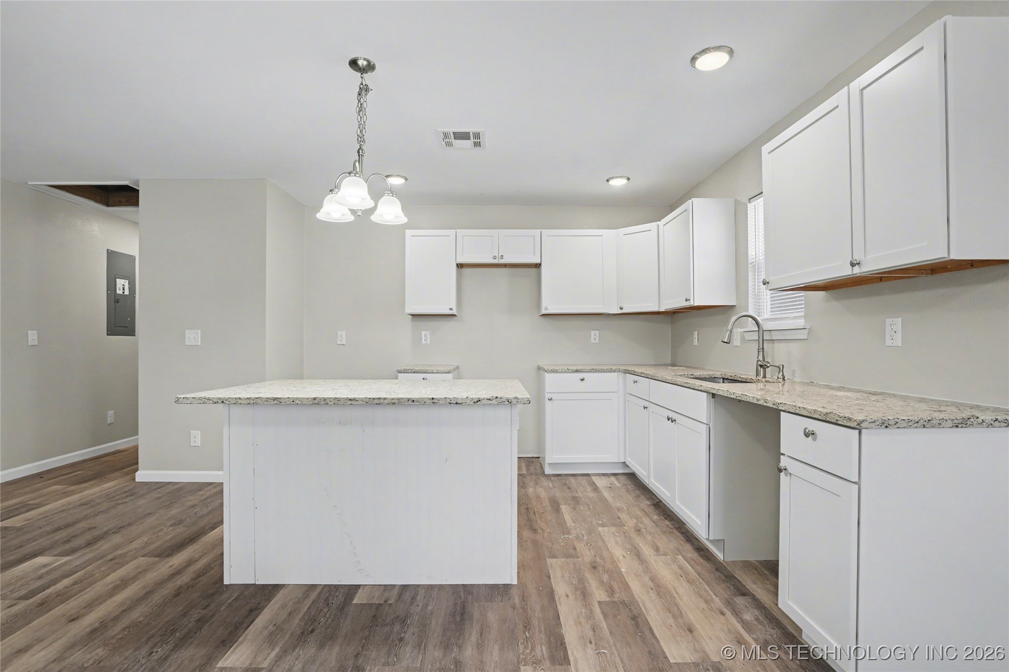 1025 N Quincy Avenue Property Photo 16