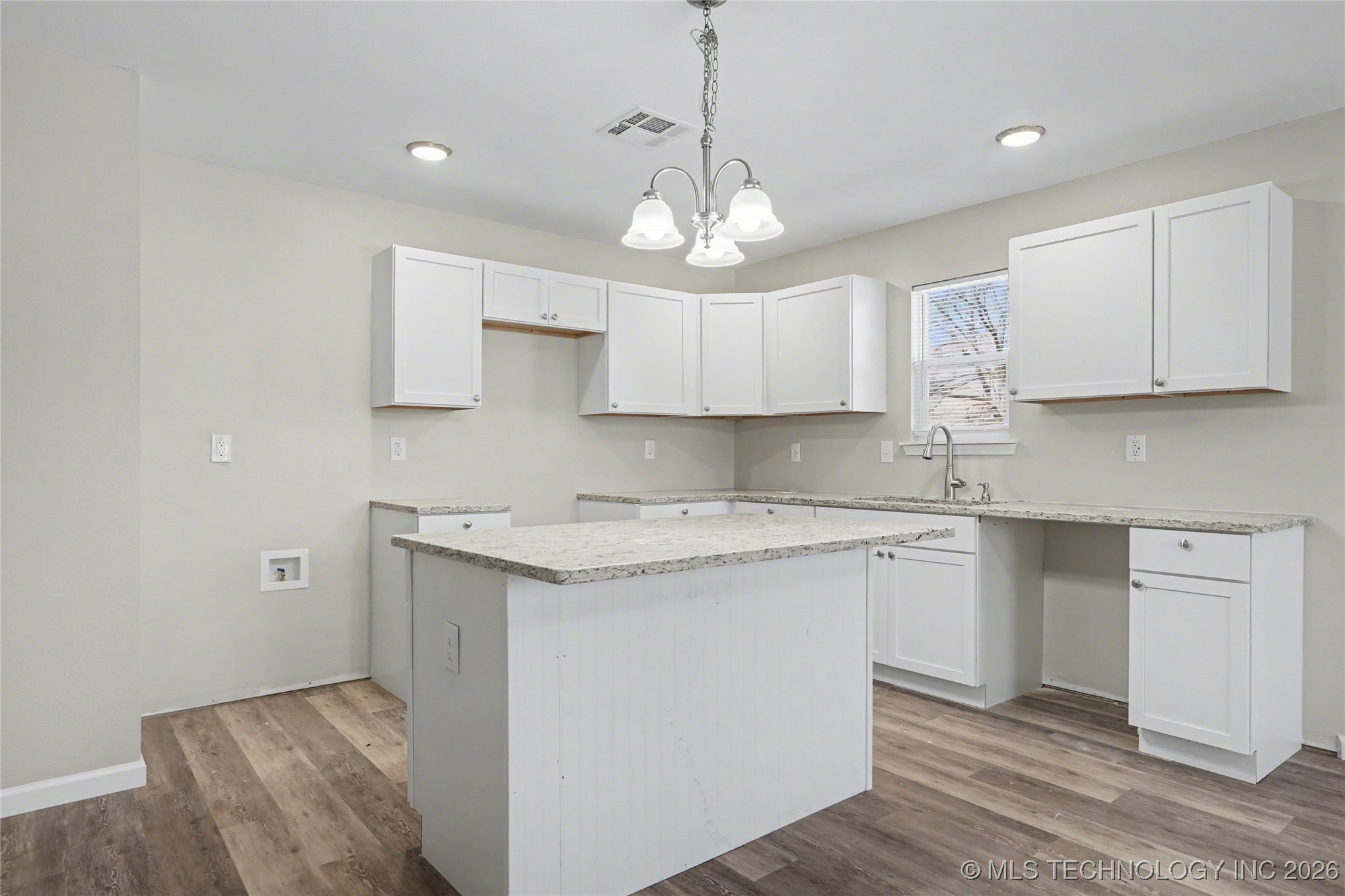 1025 N Quincy Avenue Property Photo 17