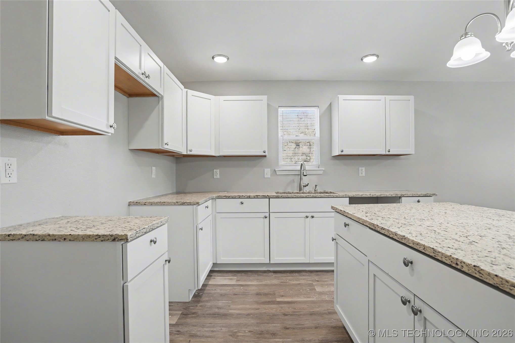 1025 N Quincy Avenue Property Photo 18