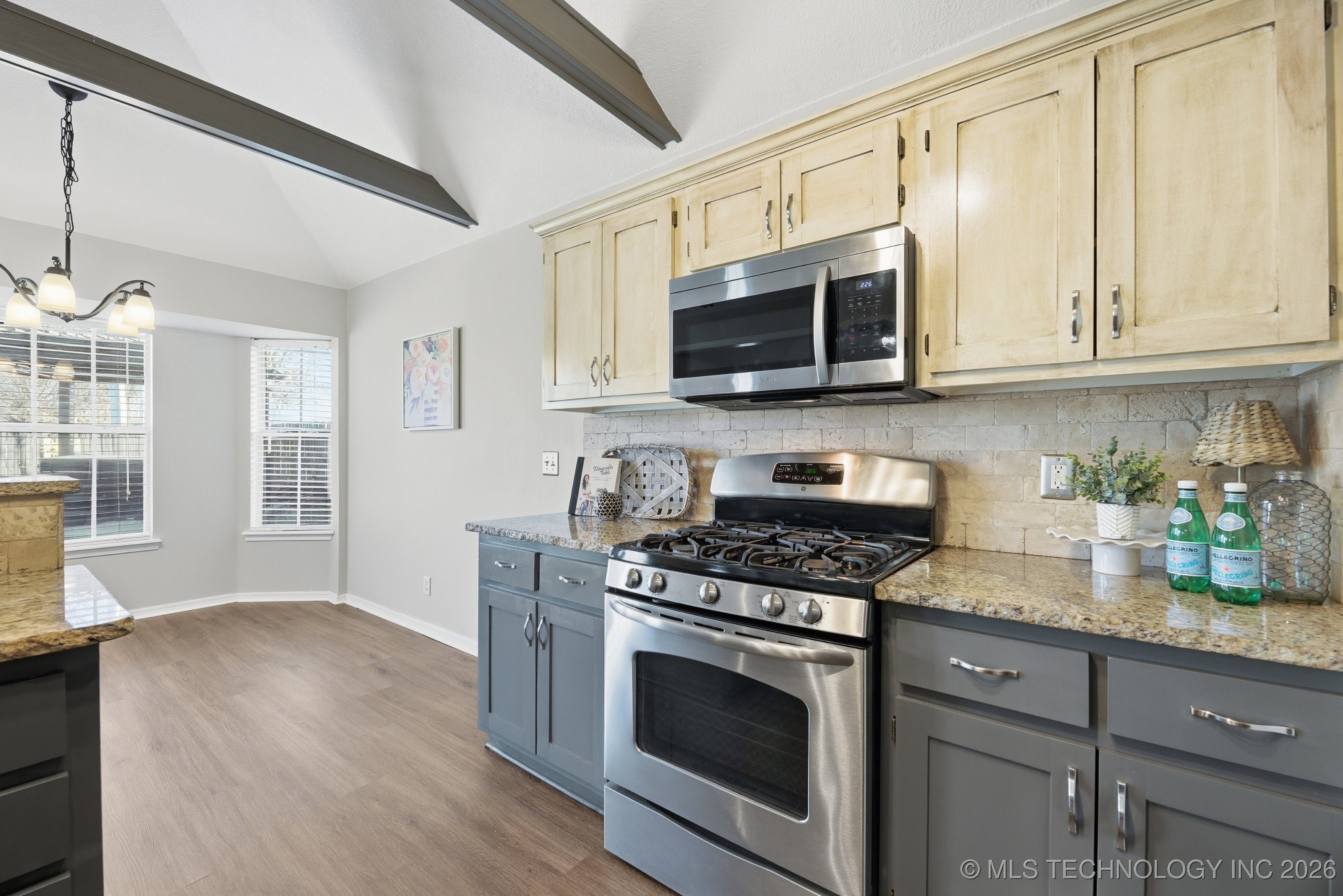 5305 S Maple Place Property Photo 11