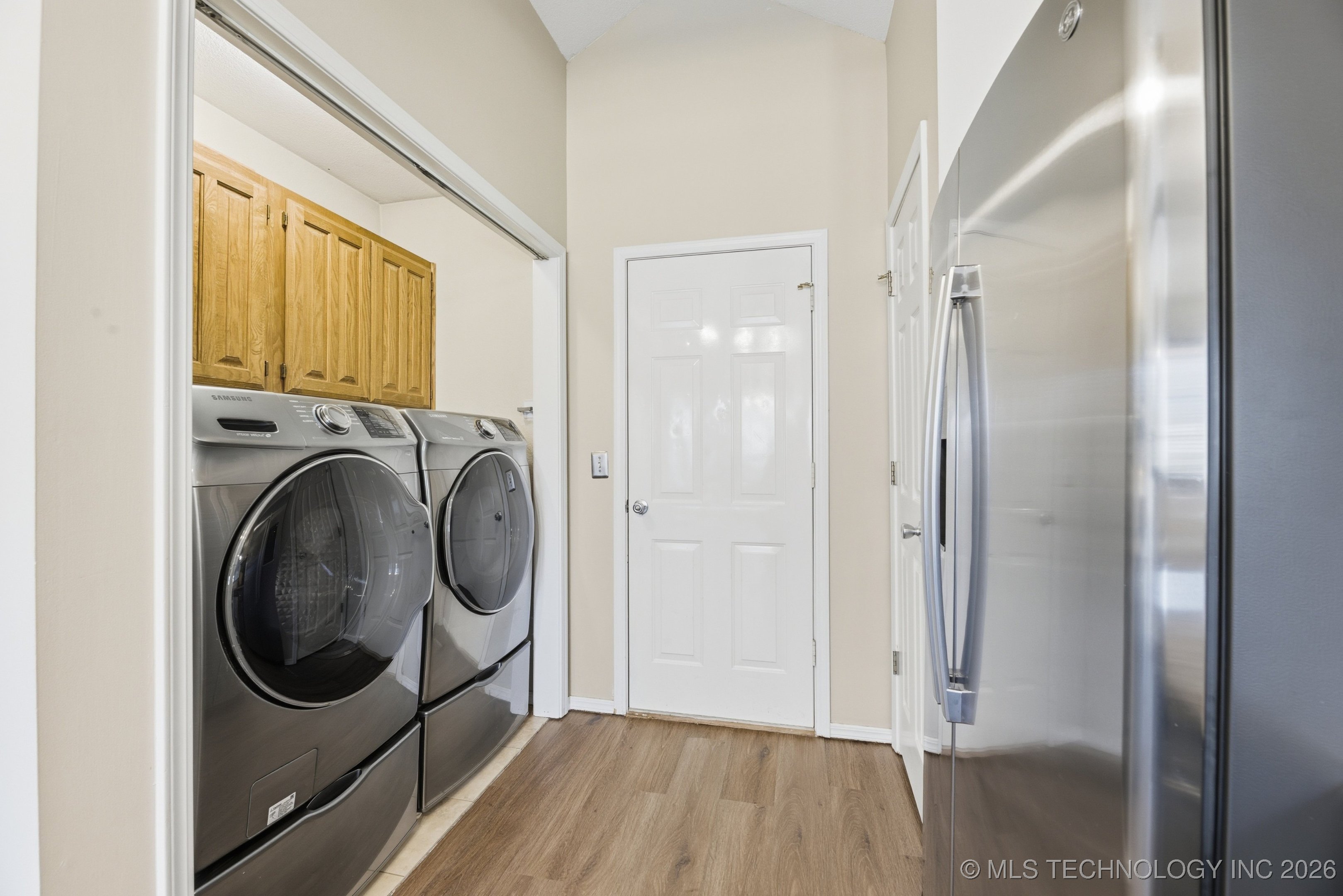 5305 S Maple Place Property Photo 13