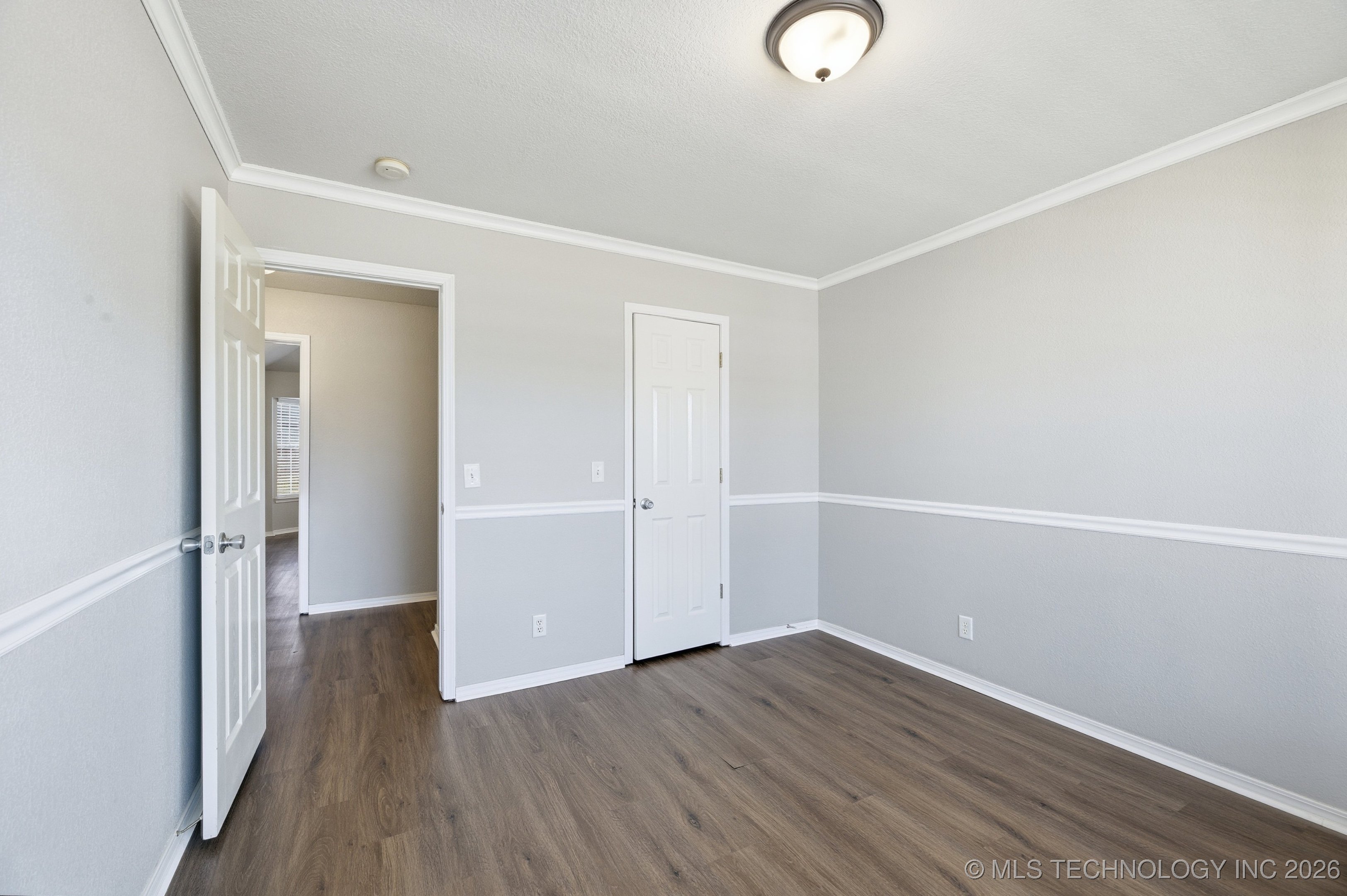 5305 S Maple Place Property Photo 15