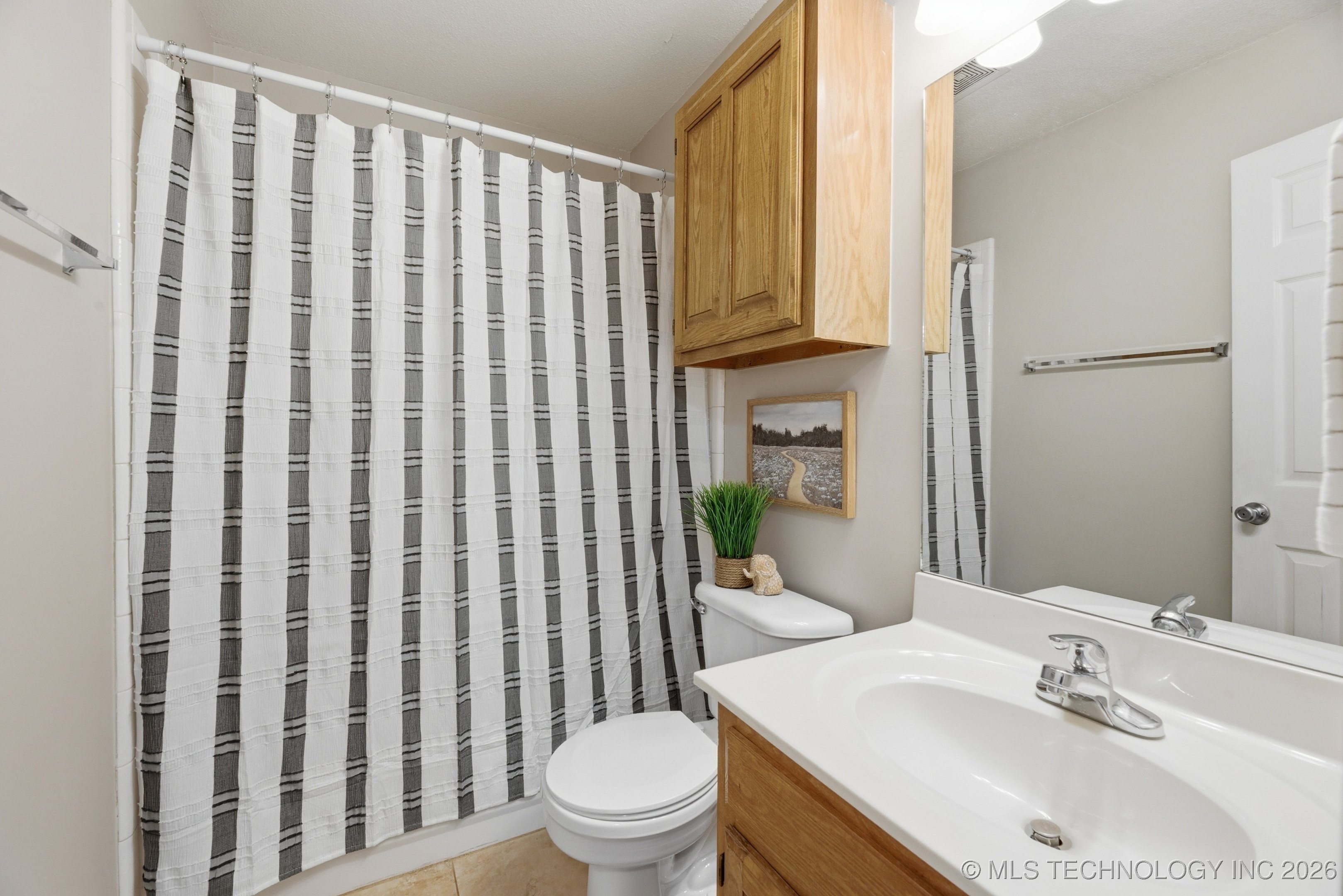 5305 S Maple Place Property Photo 18