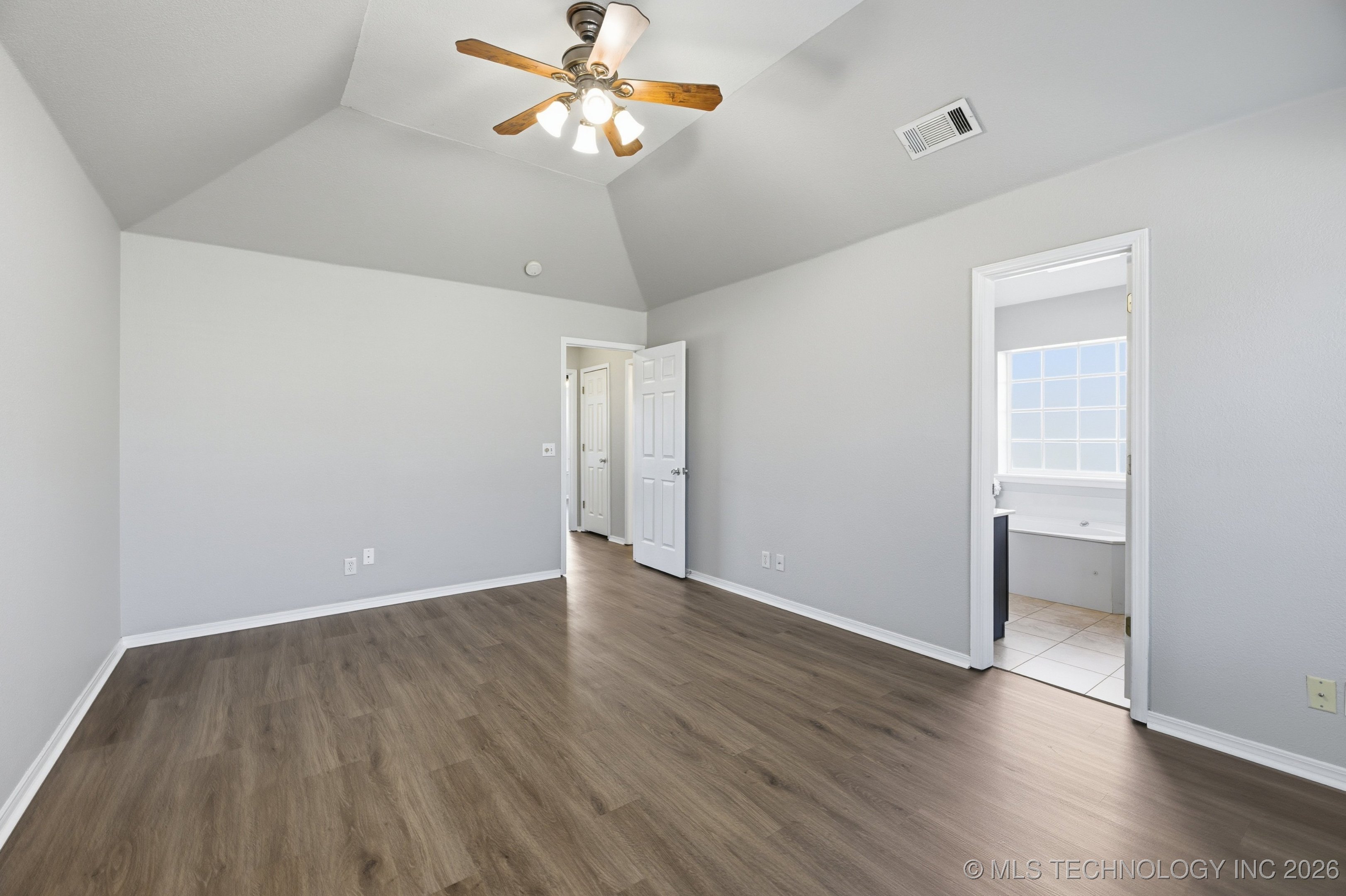 5305 S Maple Place Property Photo 20