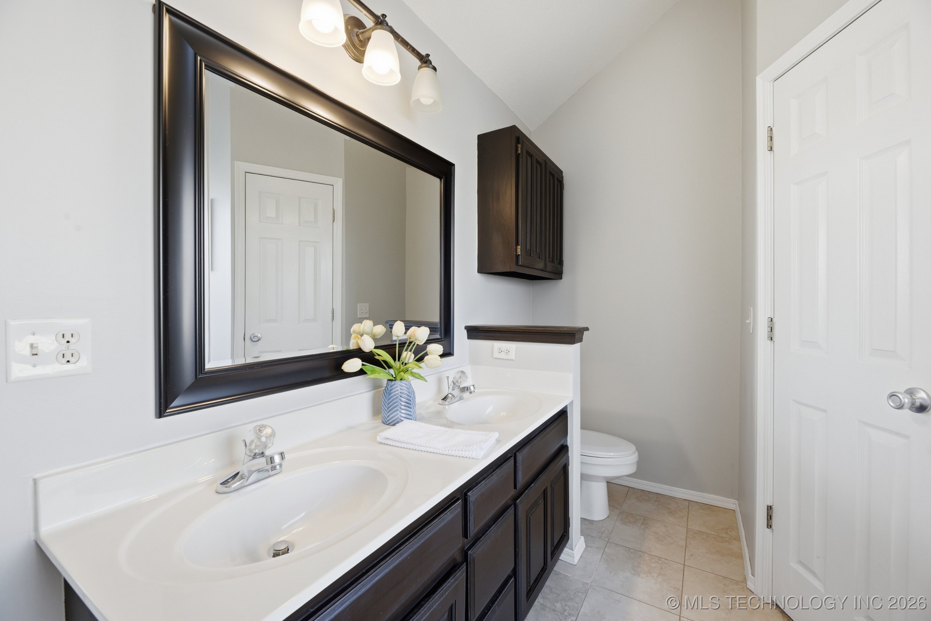 5305 S Maple Place Property Photo 21