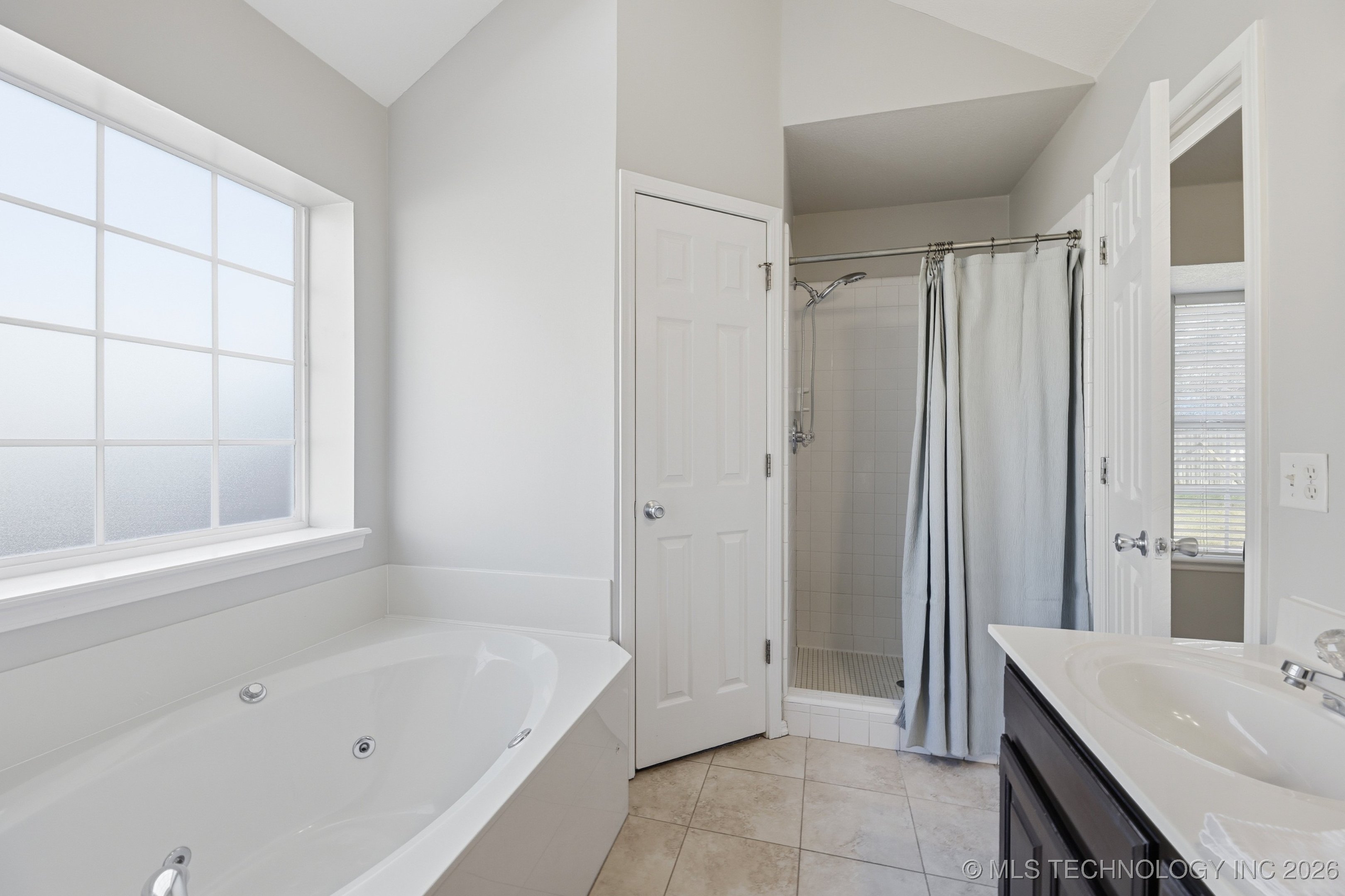 5305 S Maple Place Property Photo 23