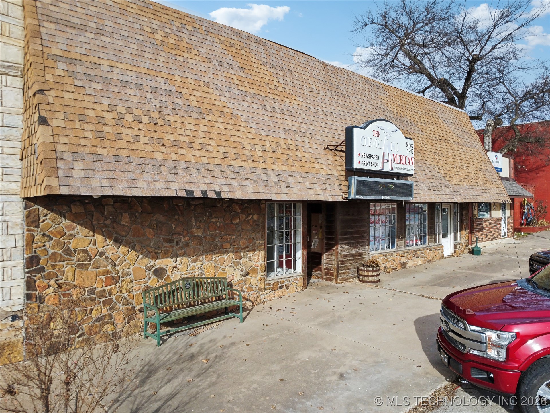 212 S Broadway Street Property Photo 4