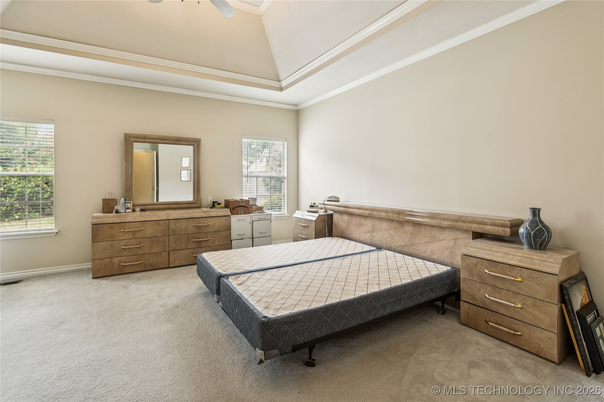 10230 S Hudson Place Property Photo 9